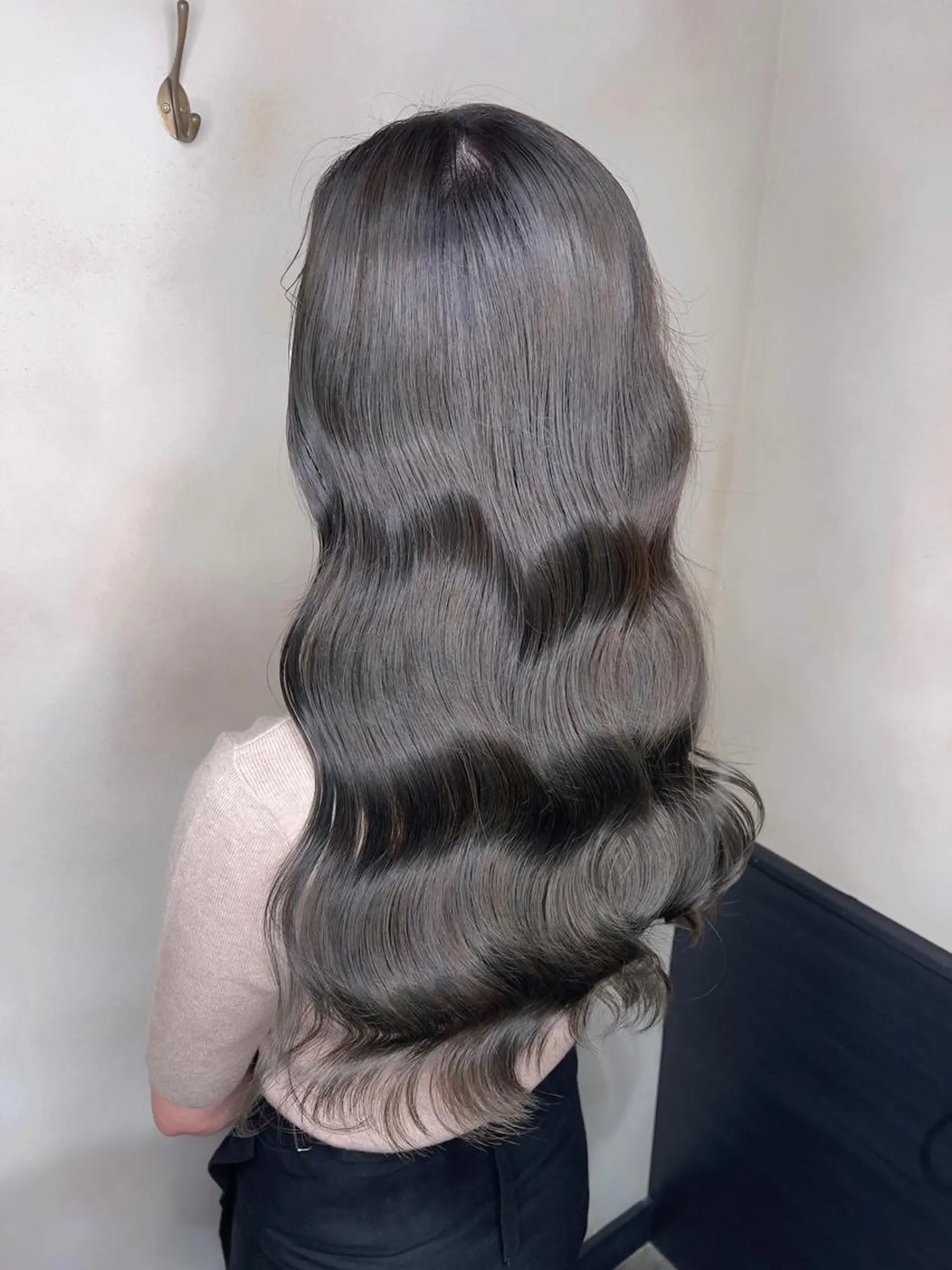 ロング カラー ベージュカラー オリーブベージュ 泉 堅也のヘアスタイル