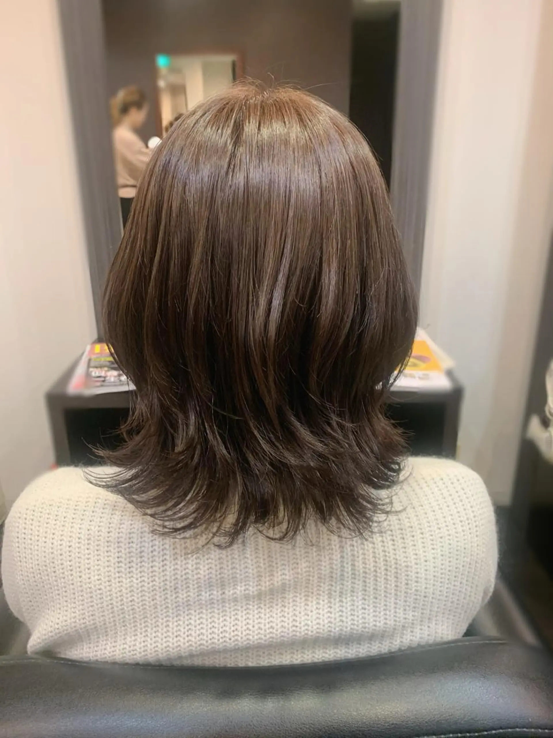 ミディアム カラー パーマ ボブ くびれヘア 外ハネヘア カット パーマ 藤本 麻衣のヘアスタイル