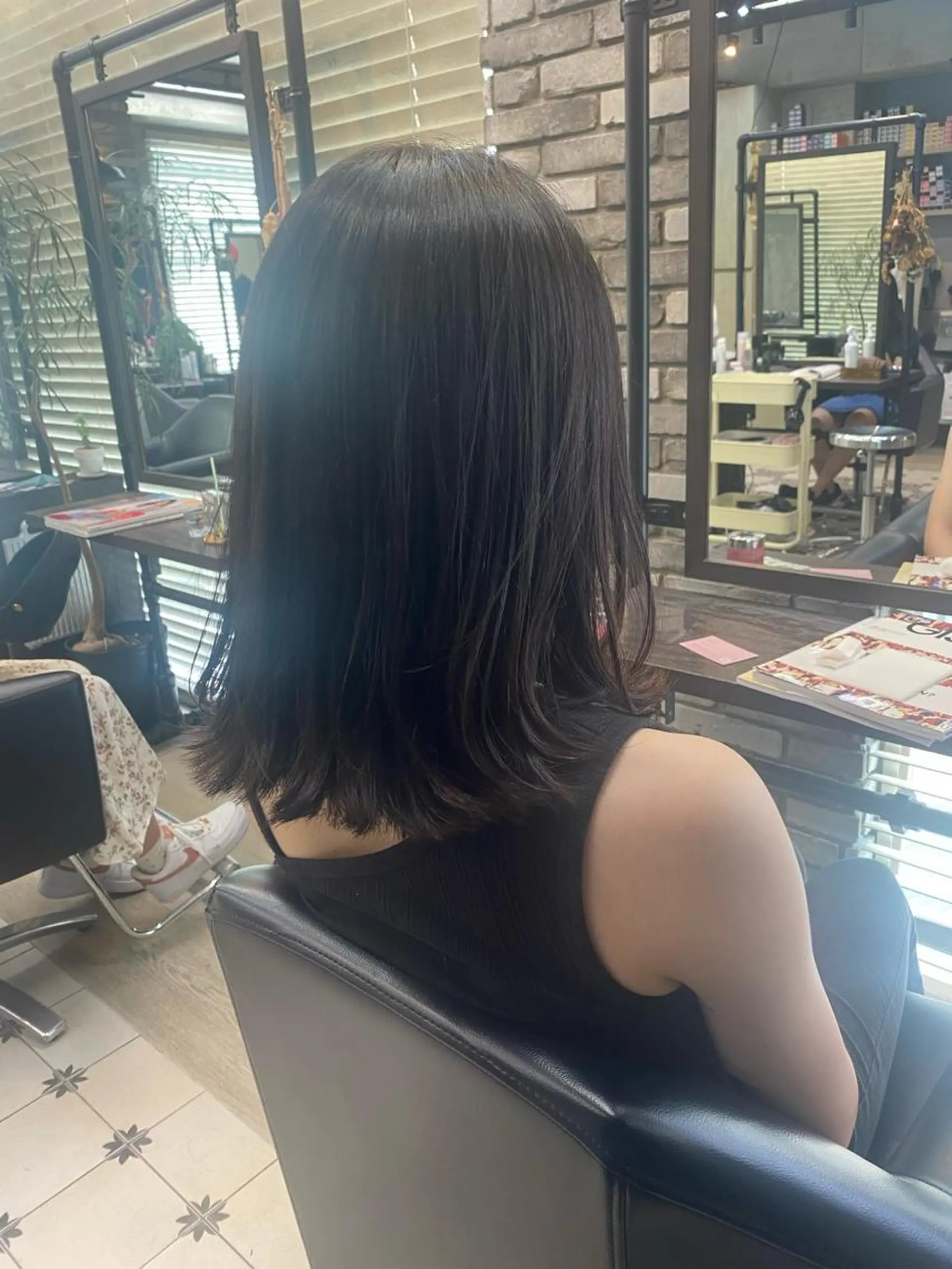 セミロング カラー ブリーチ ブラウンカラー ショコラブラウン 透明感カラー ブリーチなしカラー 韓国ヘア☁️ mitsukiのヘアスタイル