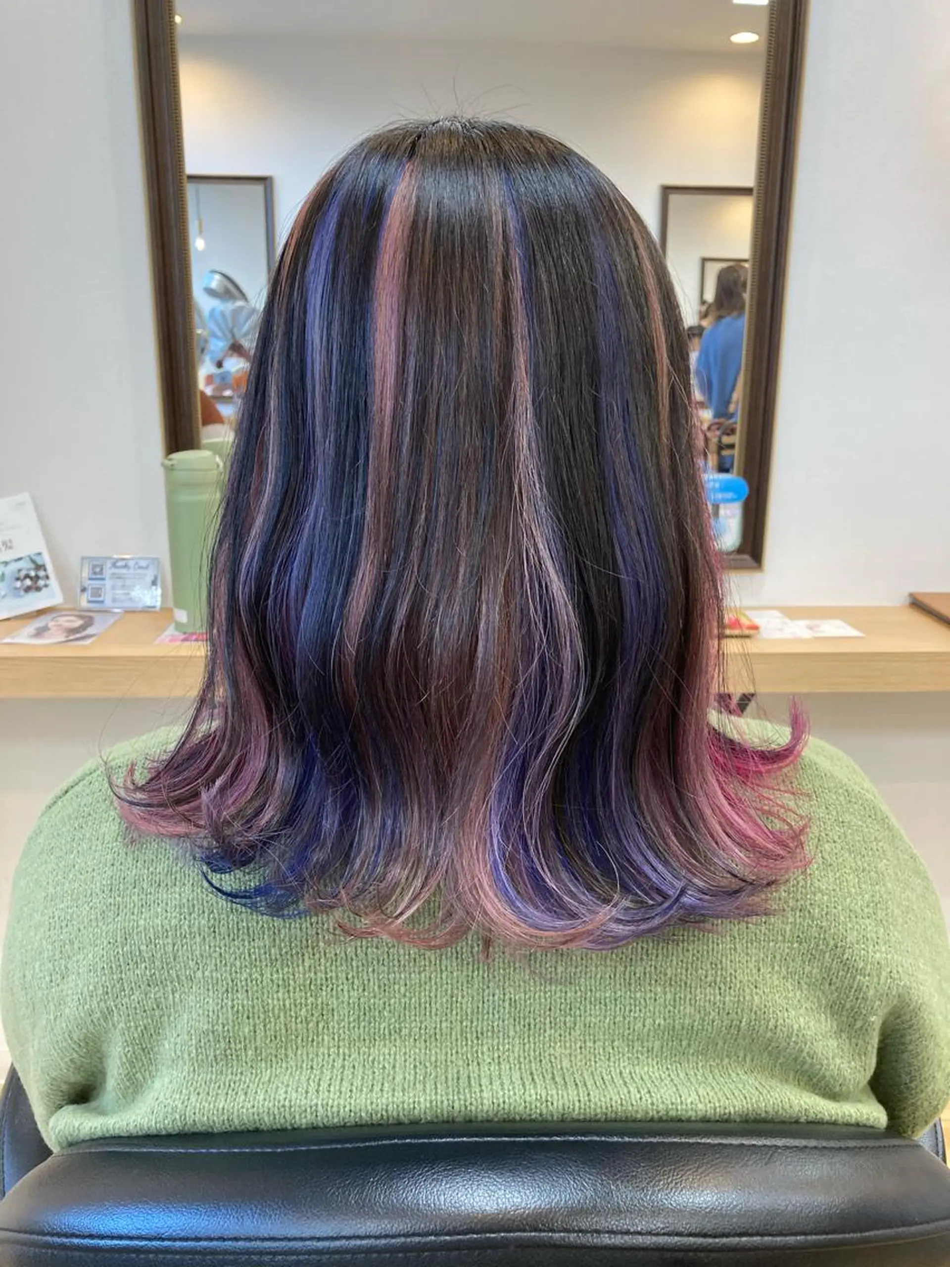 ミディアム カラー 黒髪 ブリーチ ブルーカラー ブルーブラック ディープパープル カット ヘアカラー トリートメント 大野 まゆのヘアスタイル