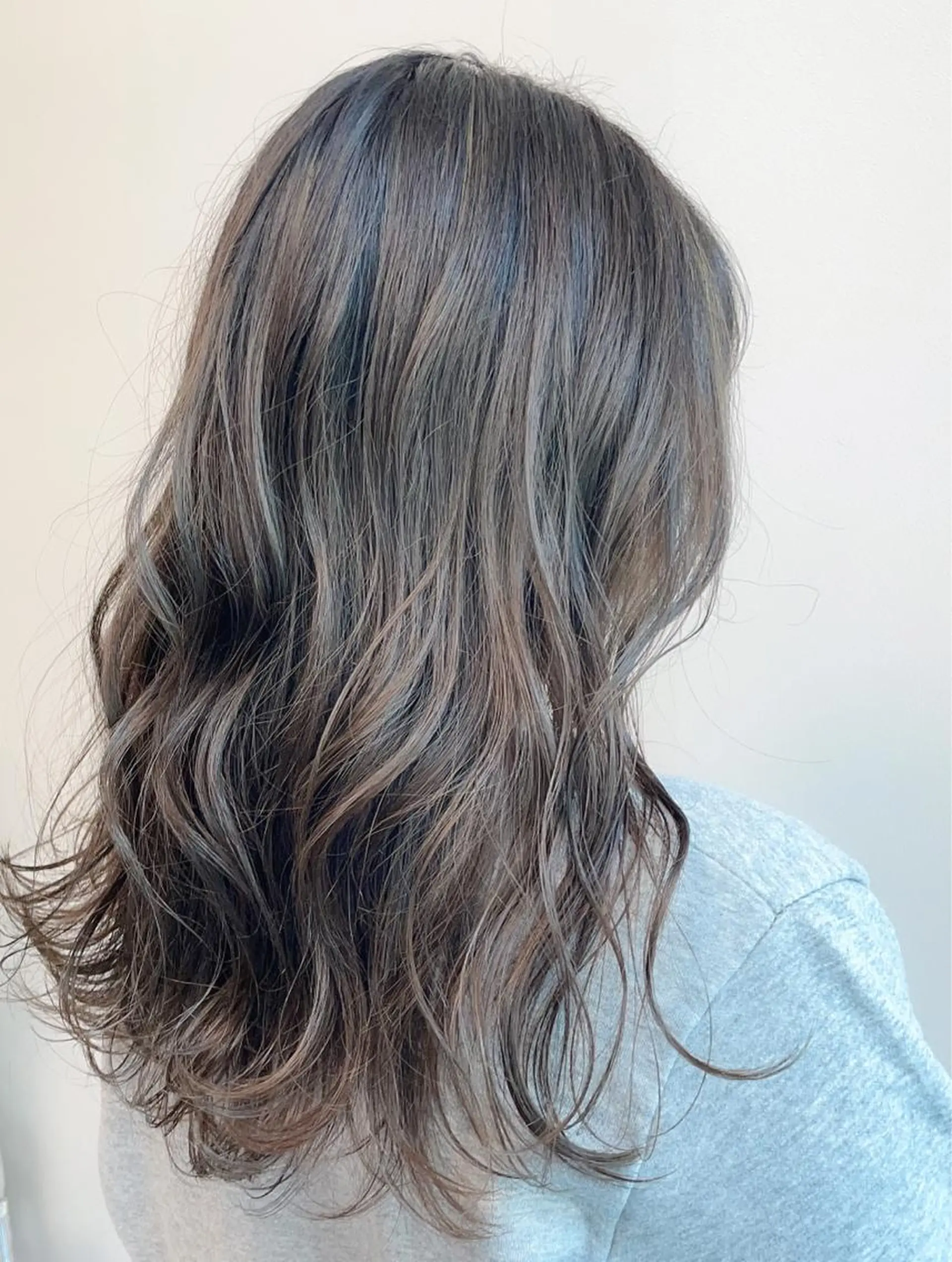 セミロング ハイライト コトネ🫧 韓国風レイヤーカットのヘアスタイル