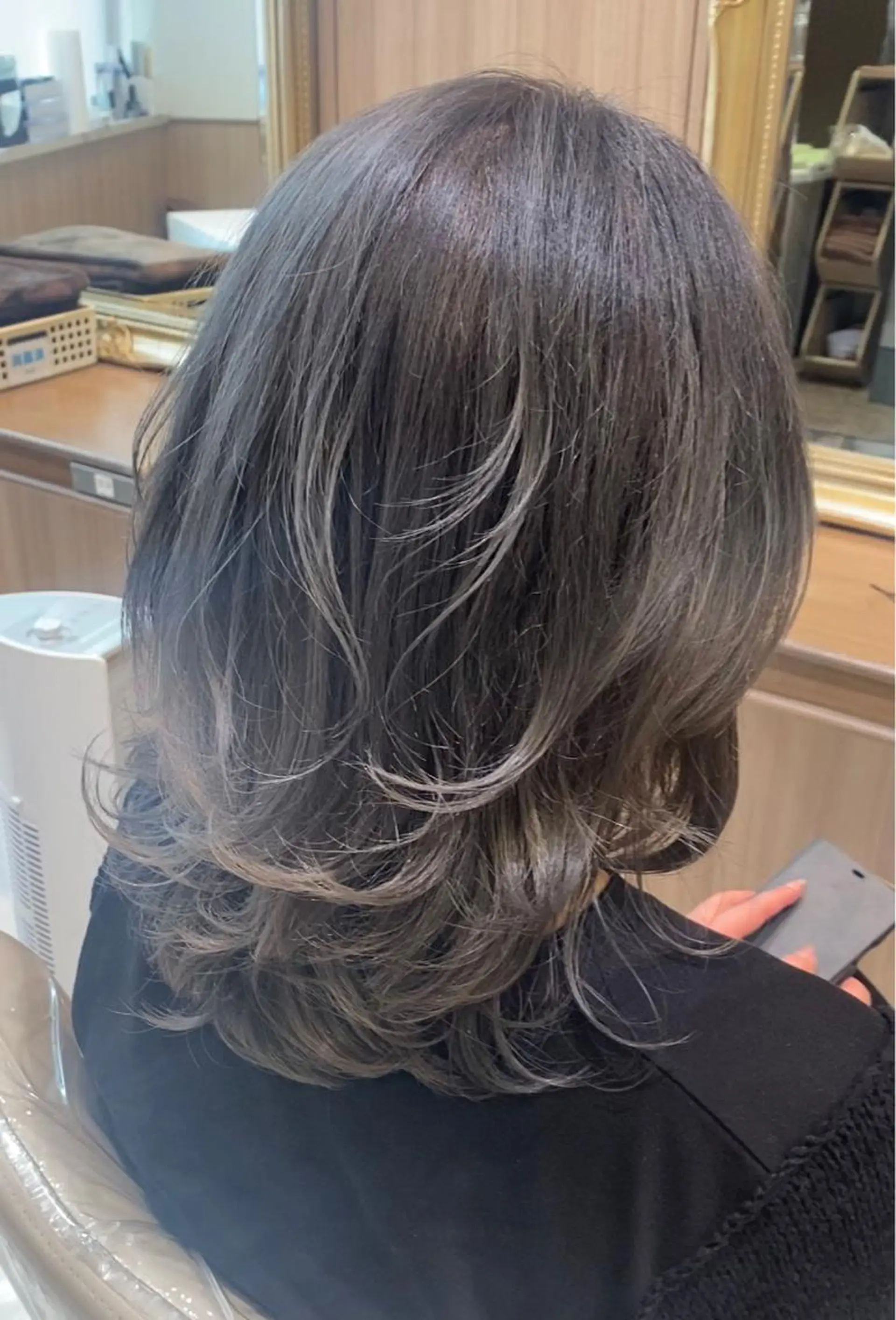 セミロング カラー 古川 琴美のヘアスタイル