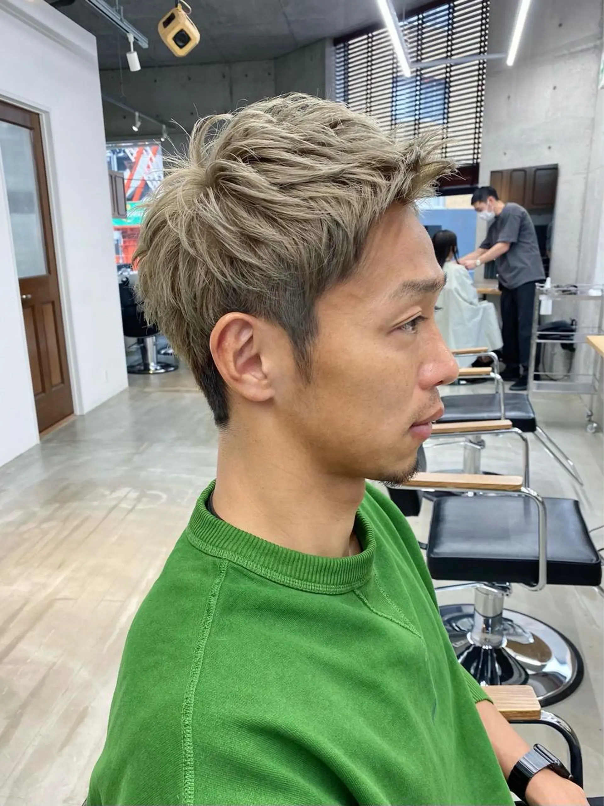 ショート カラー メンズ メンズブリーチ 刈り上げ メンズベリーショート ベリーショート アッシュ son hair HIROEのヘアスタイル