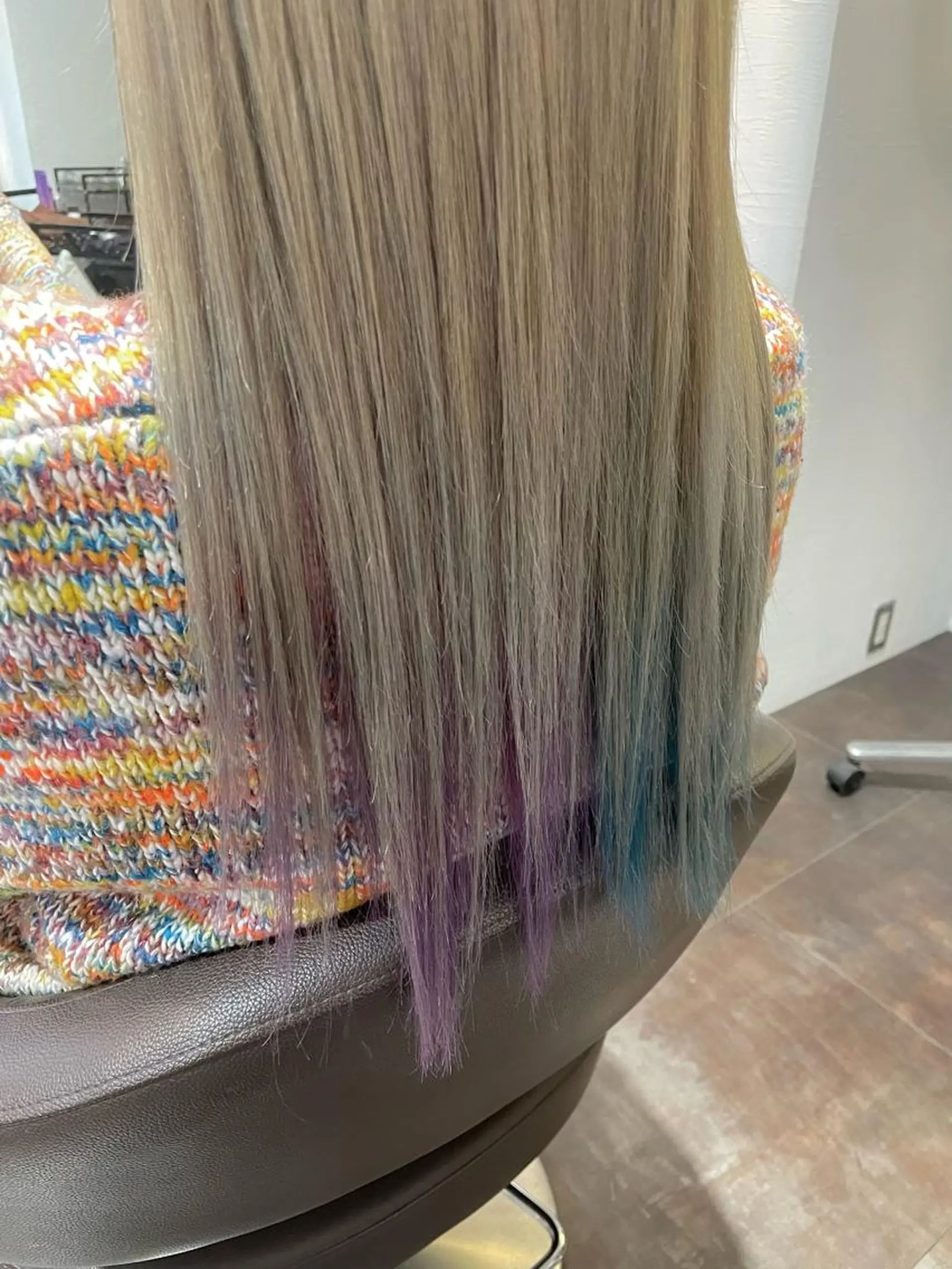 ロング カラー ブリーチ ブルーカラー インナーカラー パープルカラー 💎赤み消しカラー 特化型デザイナー💎のヘアスタイル