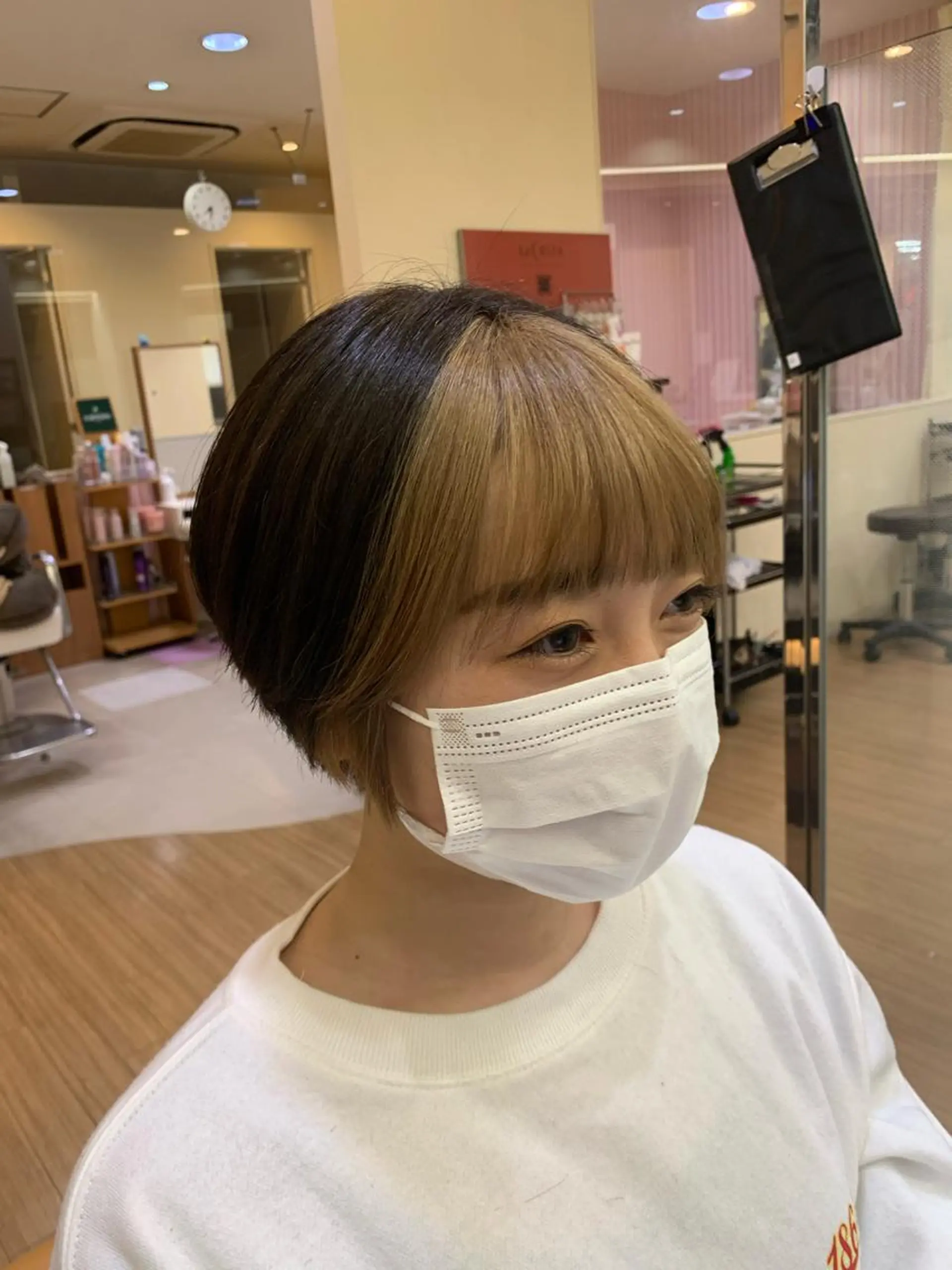 ショート カラー 丸みショート ミストバング  フェイスフレーミング ショートヘア 板倉　花連 💌リピーター様へ↓のヘアスタイル