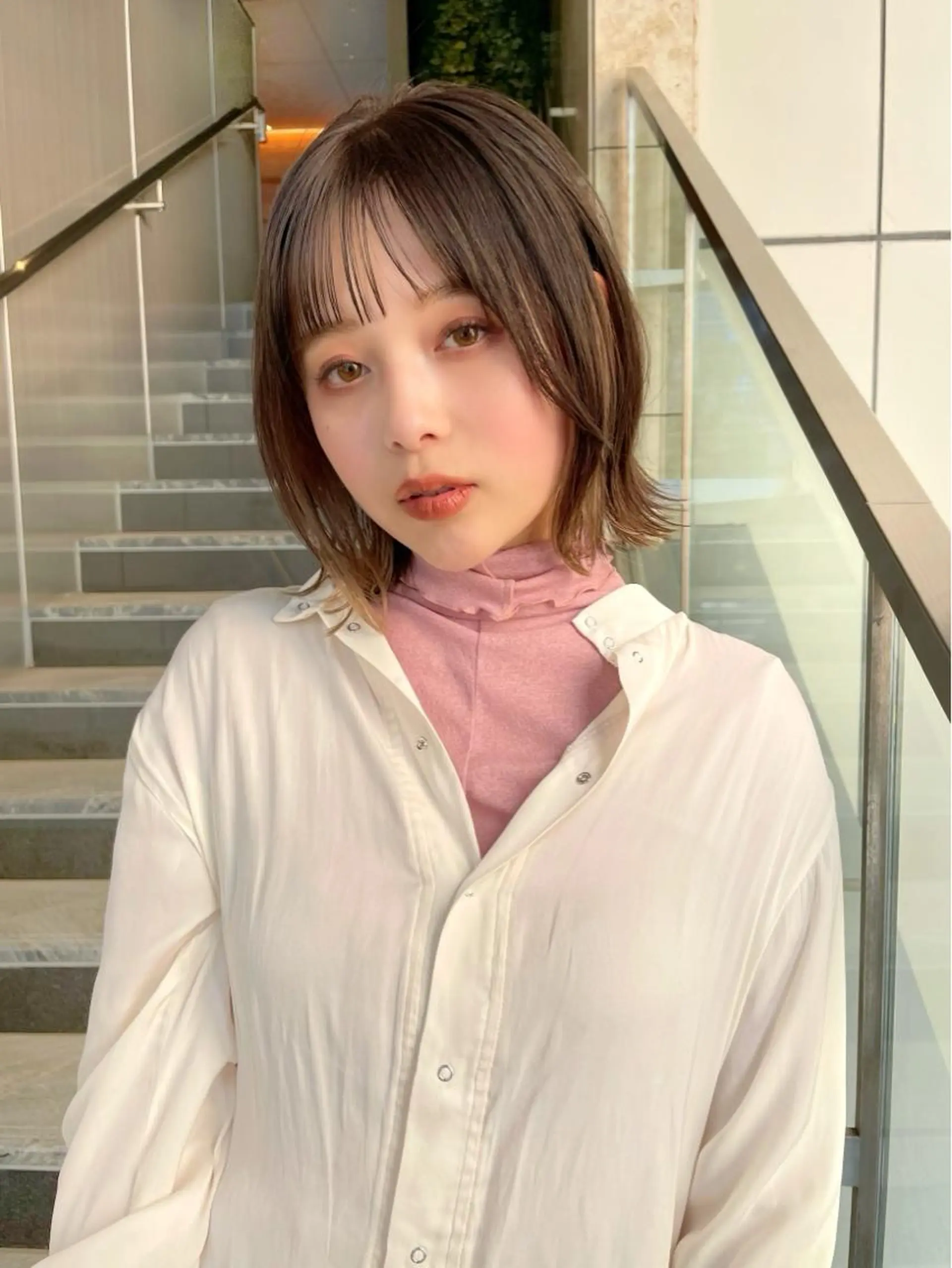 ミディアム 切りっぱなしボブ ボブ シースルーバング 外ハネヘア カット ヘアカラー 結べるレイヤーボブ くびれLady表参道のヘアスタイル