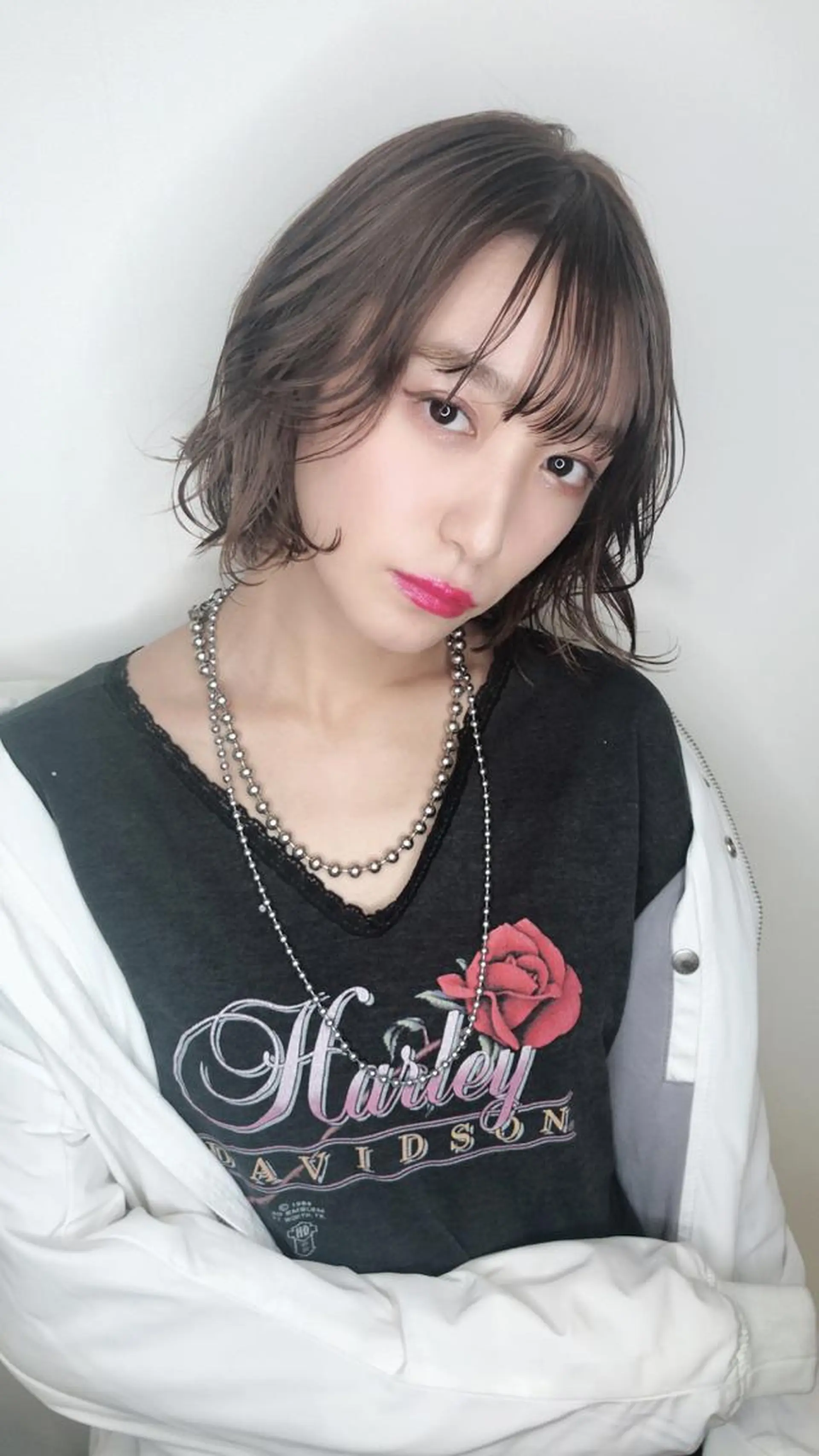 ミディアム ウルフカット／吉村 桃子のヘアスタイル