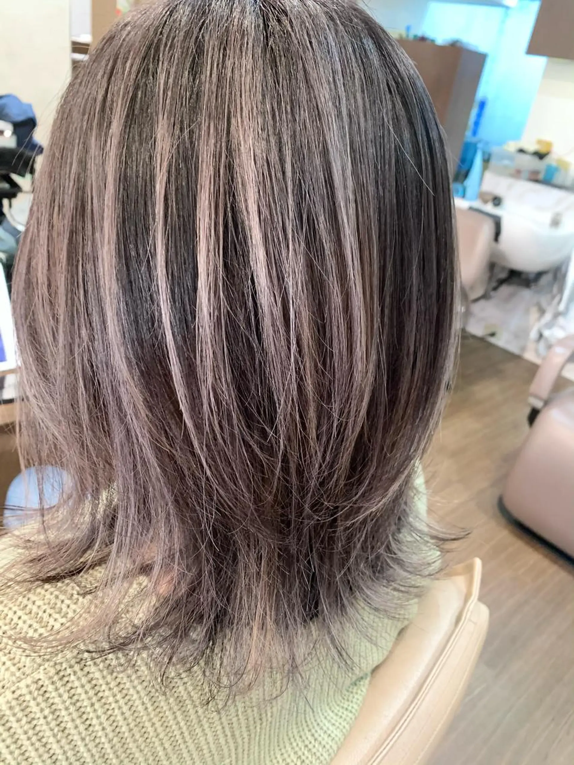 ミディアム カラー coupe ciseauxのヘアスタイル