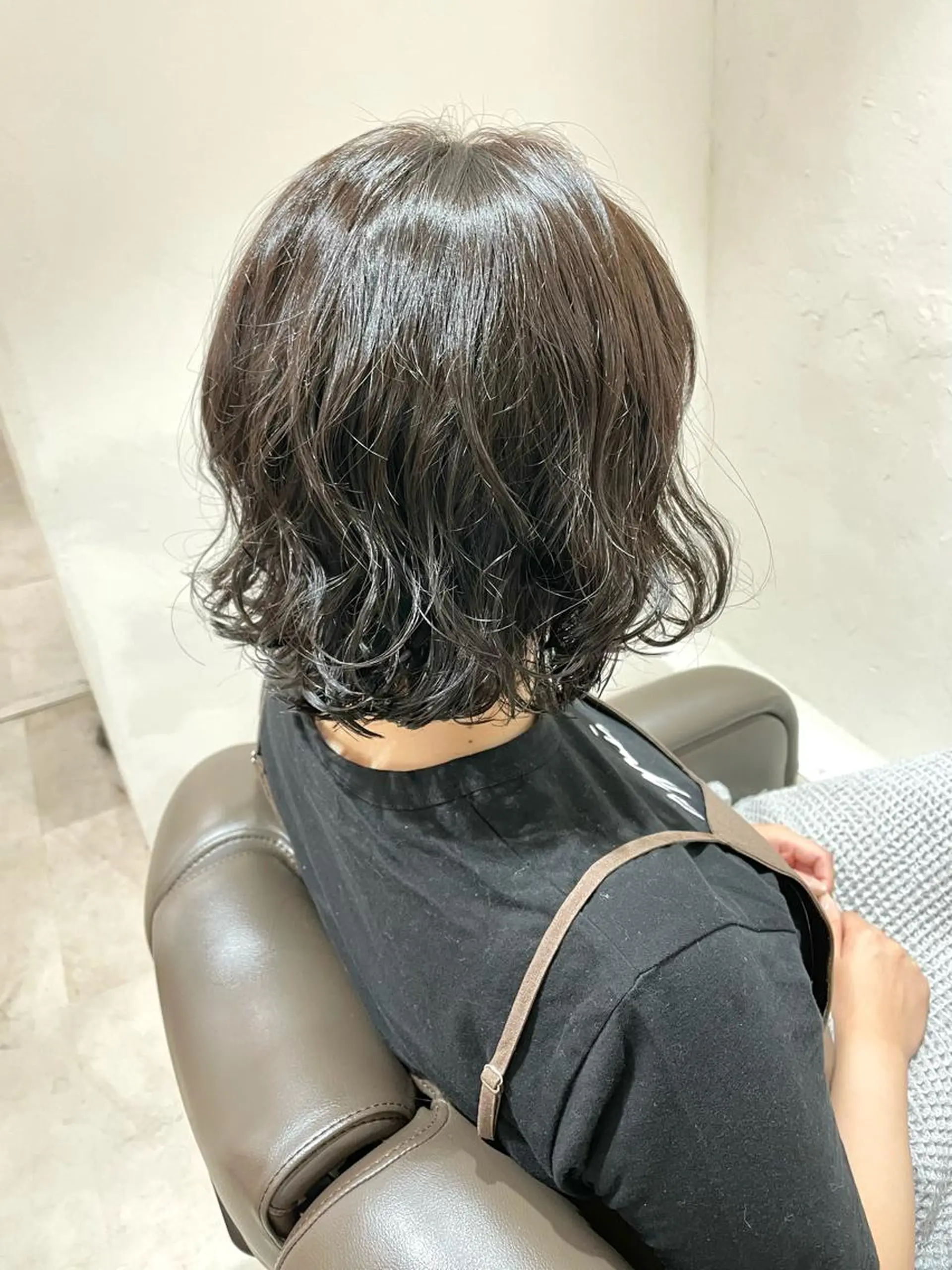 ミディアム パーマ 切りっぱなしボブ ミディアムパーマ ボブ ウルフカット 銀座No.1髪質改善 縮毛矯正/本木のヘアスタイル