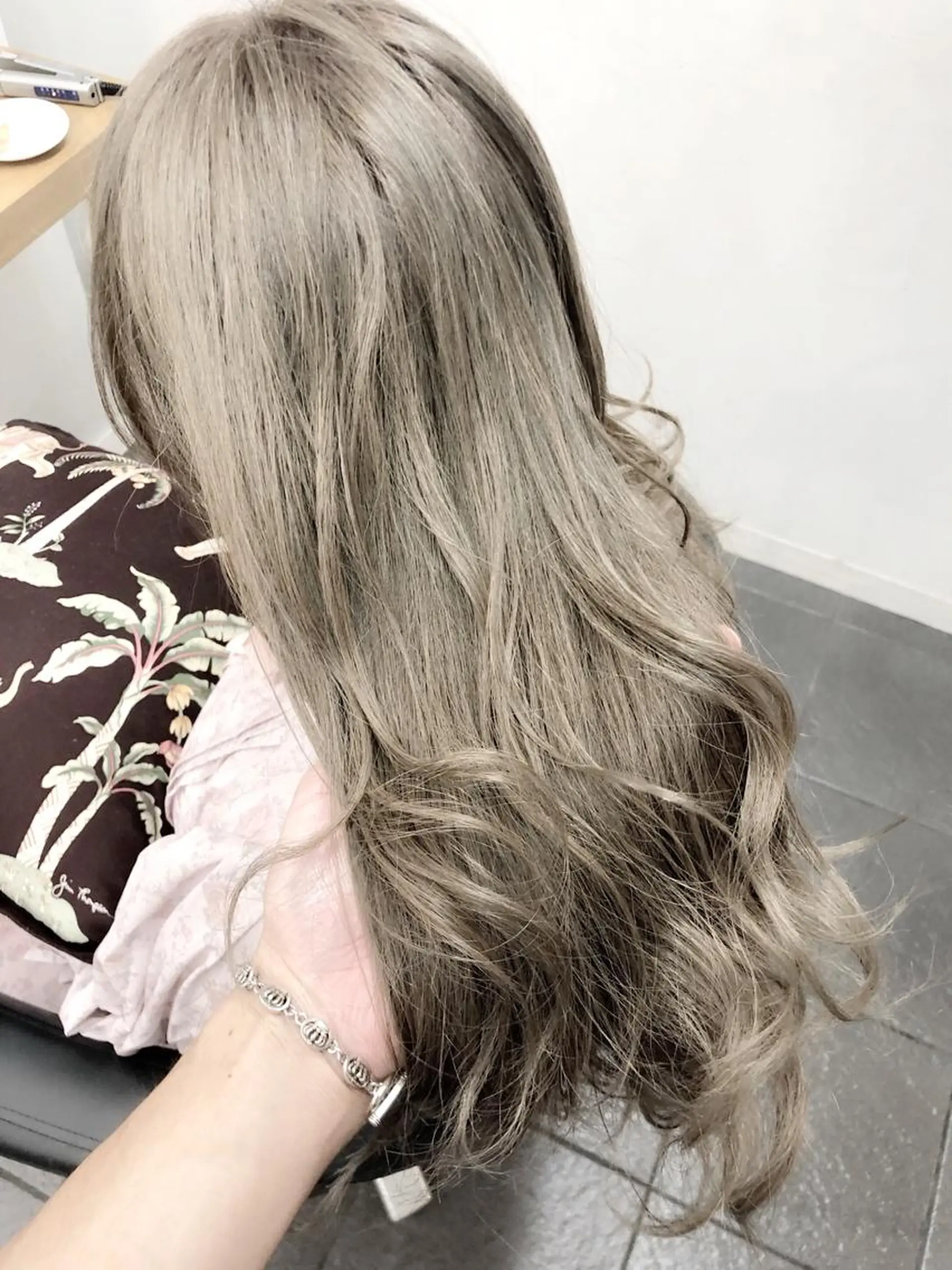 カラー アディクシーカラー ブリーチ イルミナカラー ヘアカラー トリートメント ヘッドスパ グレージュ/髪質改善 Yamato.hのヘアスタイル
