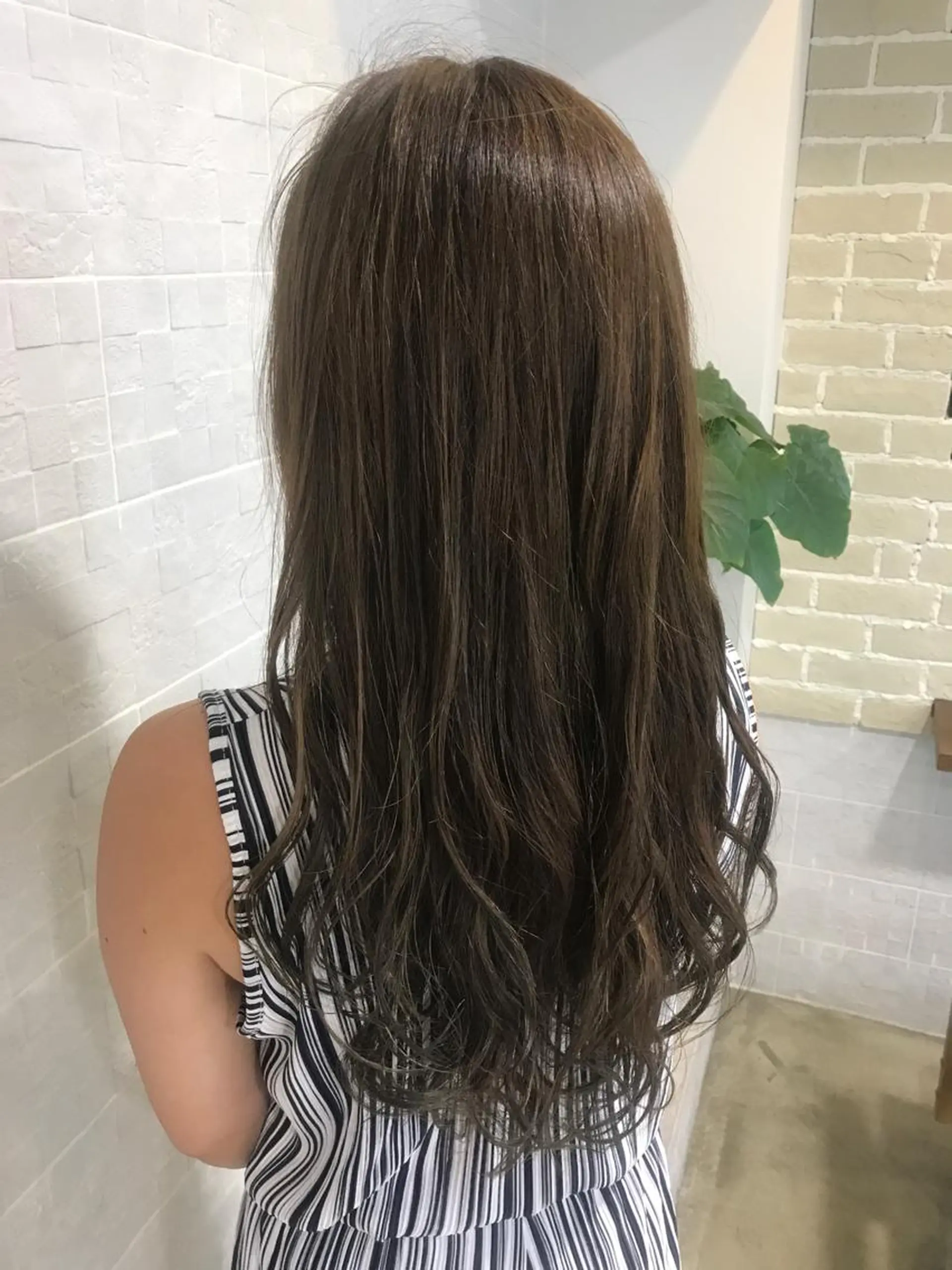 ロング カラー イルミナカラー ブリーチ特化 梅田本多翔のヘアスタイル