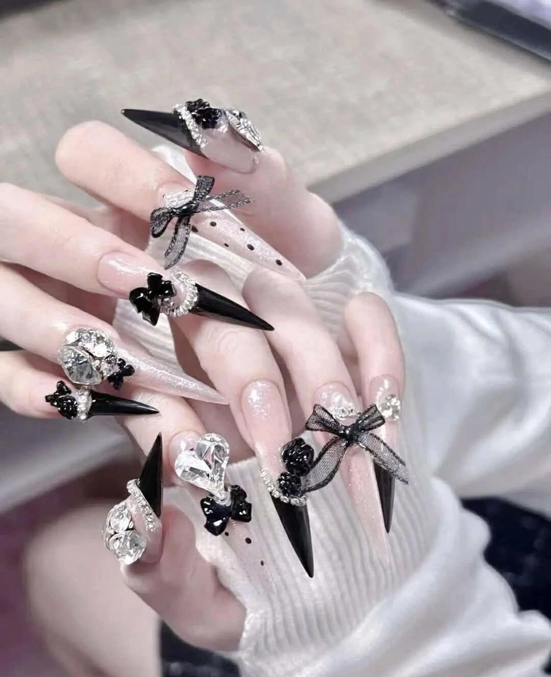 ロング 韓国風ヘア ハンドネイル Bling Salonのネイルデザイン