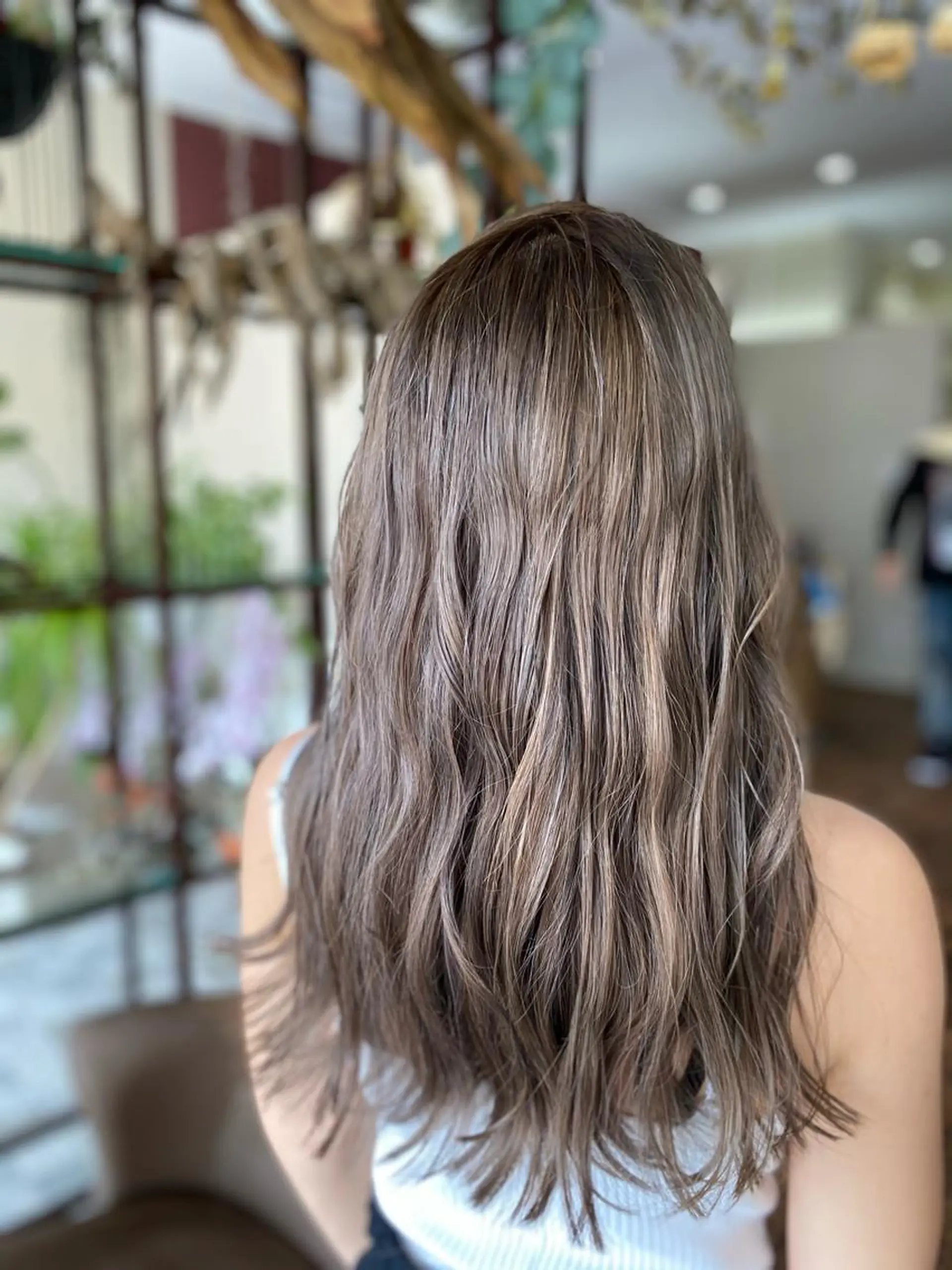 ロング カラー アッシュ アッシュグレー アッシュグレージュ ブリーチ グレージュ ヘアカラー Style Tのヘアスタイル