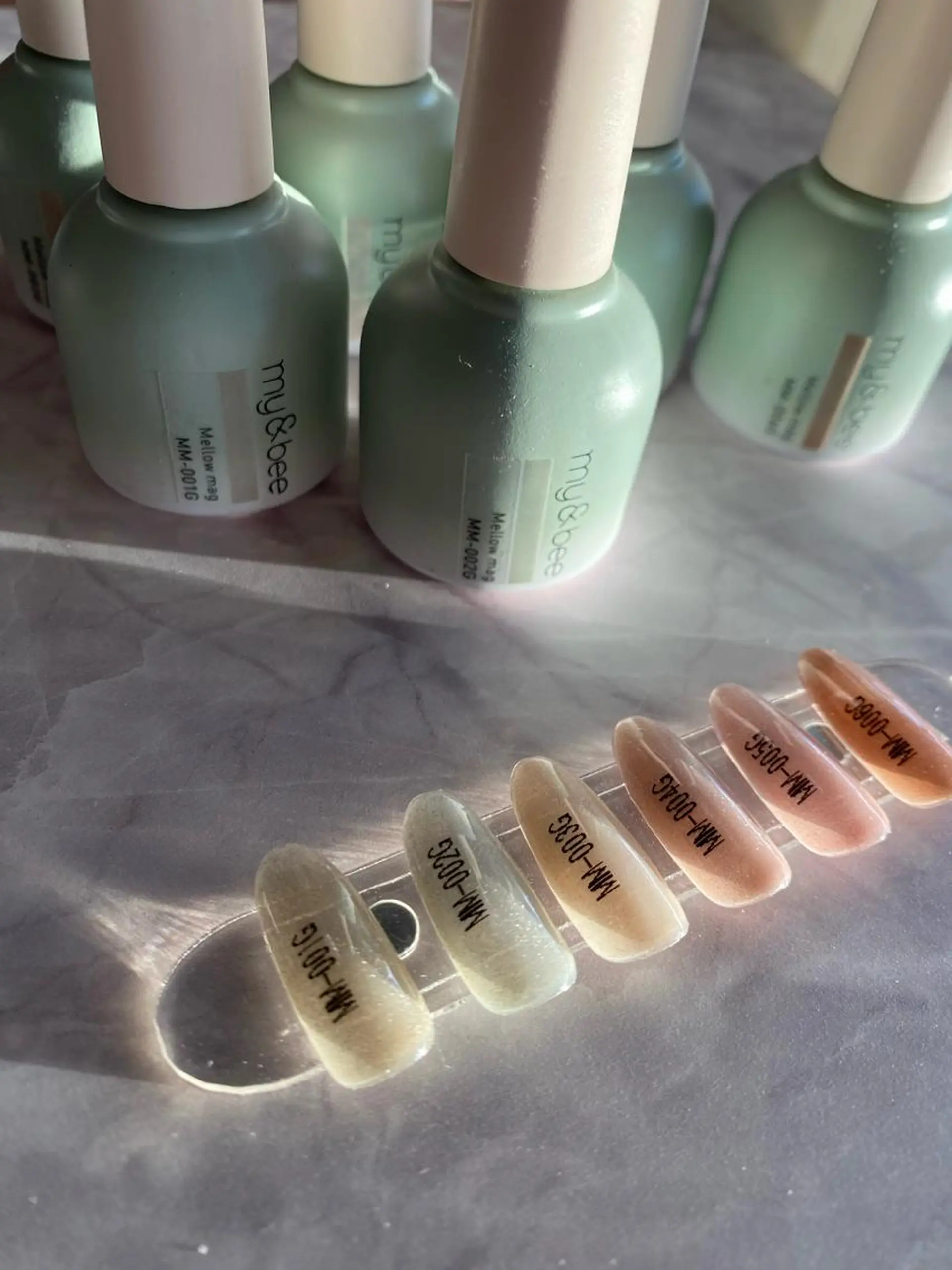 ネイル マグネットネイル オフィスネイル akita kazumiのネイルデザイン