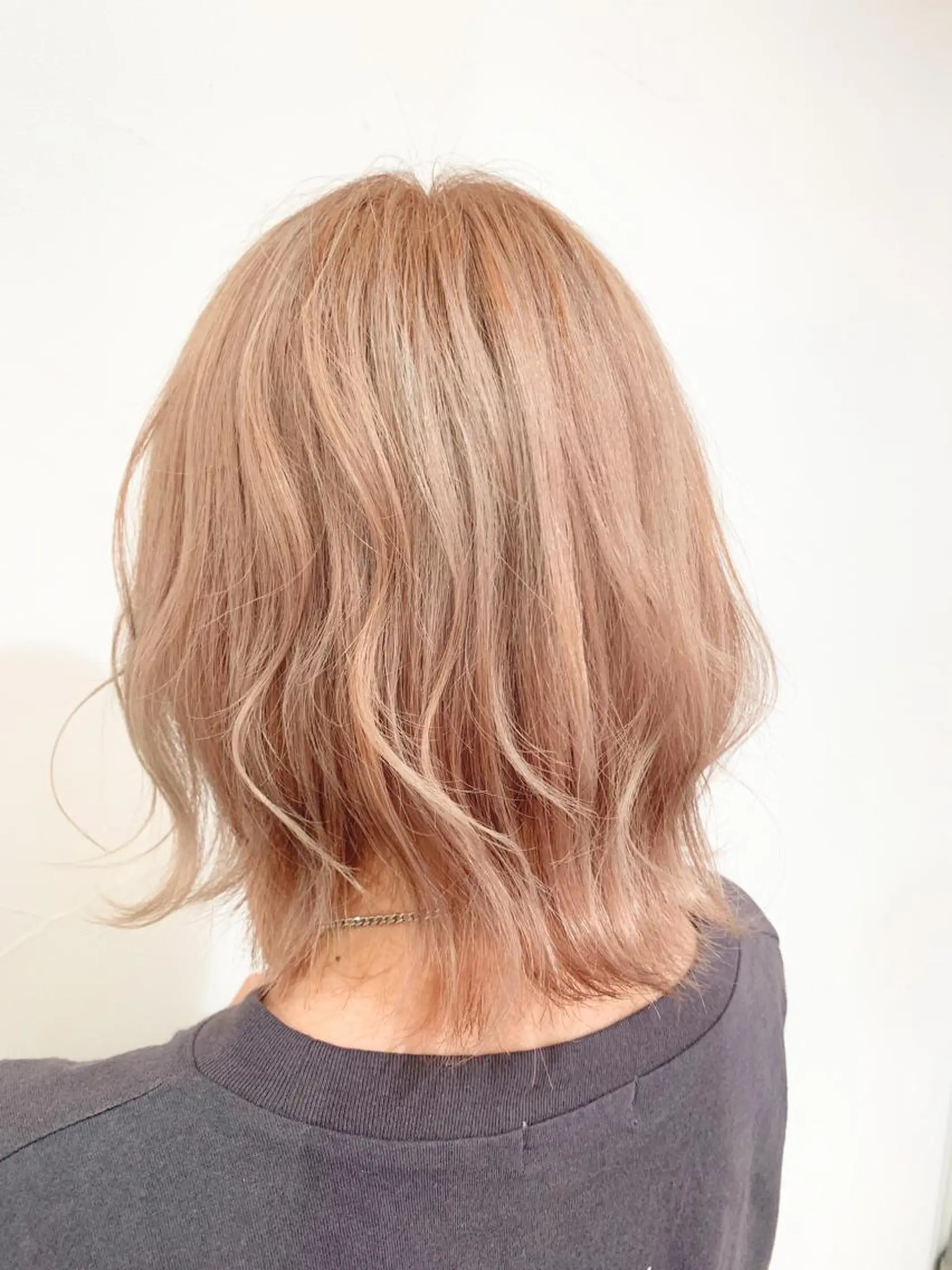 ショート カラー 乳井 悠香のヘアスタイル