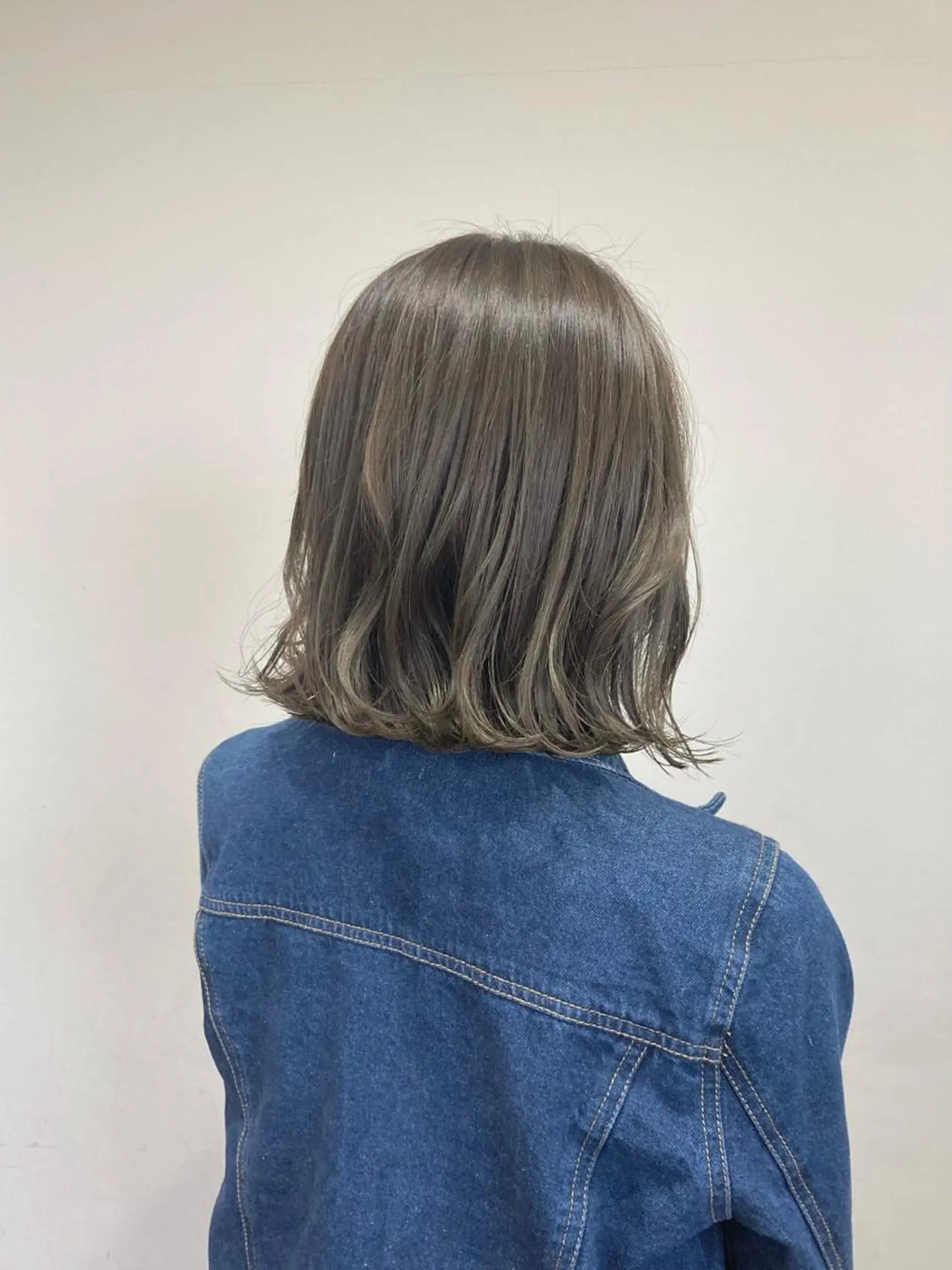 ミディアム ヘアカラー 梅山 美侑のヘアスタイル