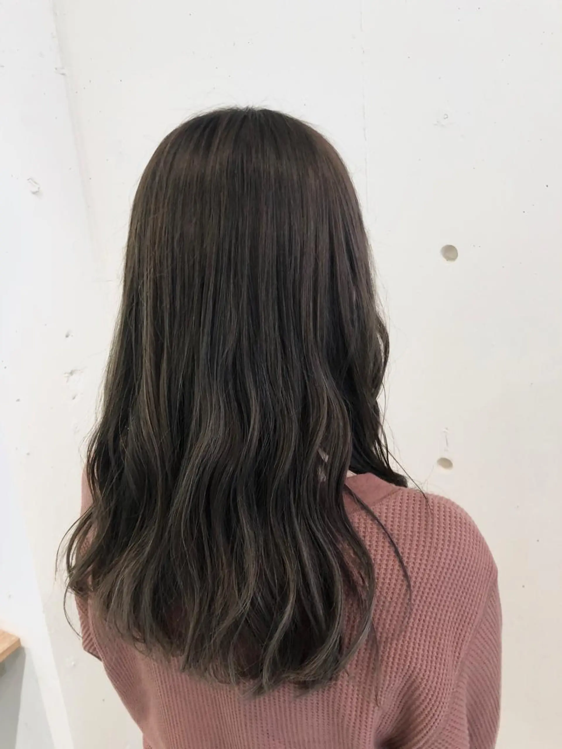 ミディアム カラー パーマ ヘアアレンジ ベージュカラー ブリーチ 透明感カラー デザインカラー グラデーションカラー カット ヘアカラー トリートメント 【ツヤ髪美容師】 ツダケイスケのヘアスタイル