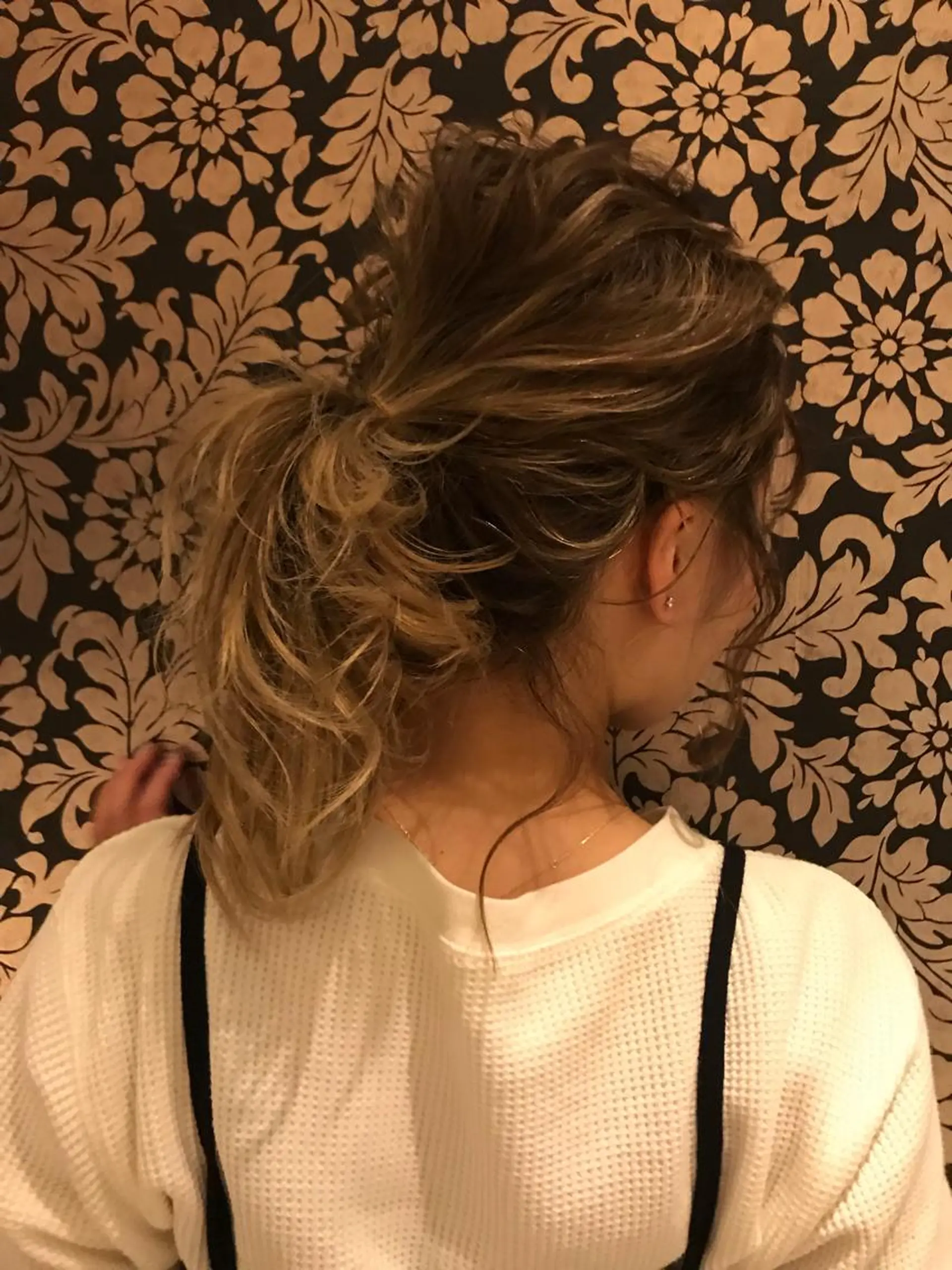 セミロング ヘアアレンジ 岩本 菖のヘアスタイル