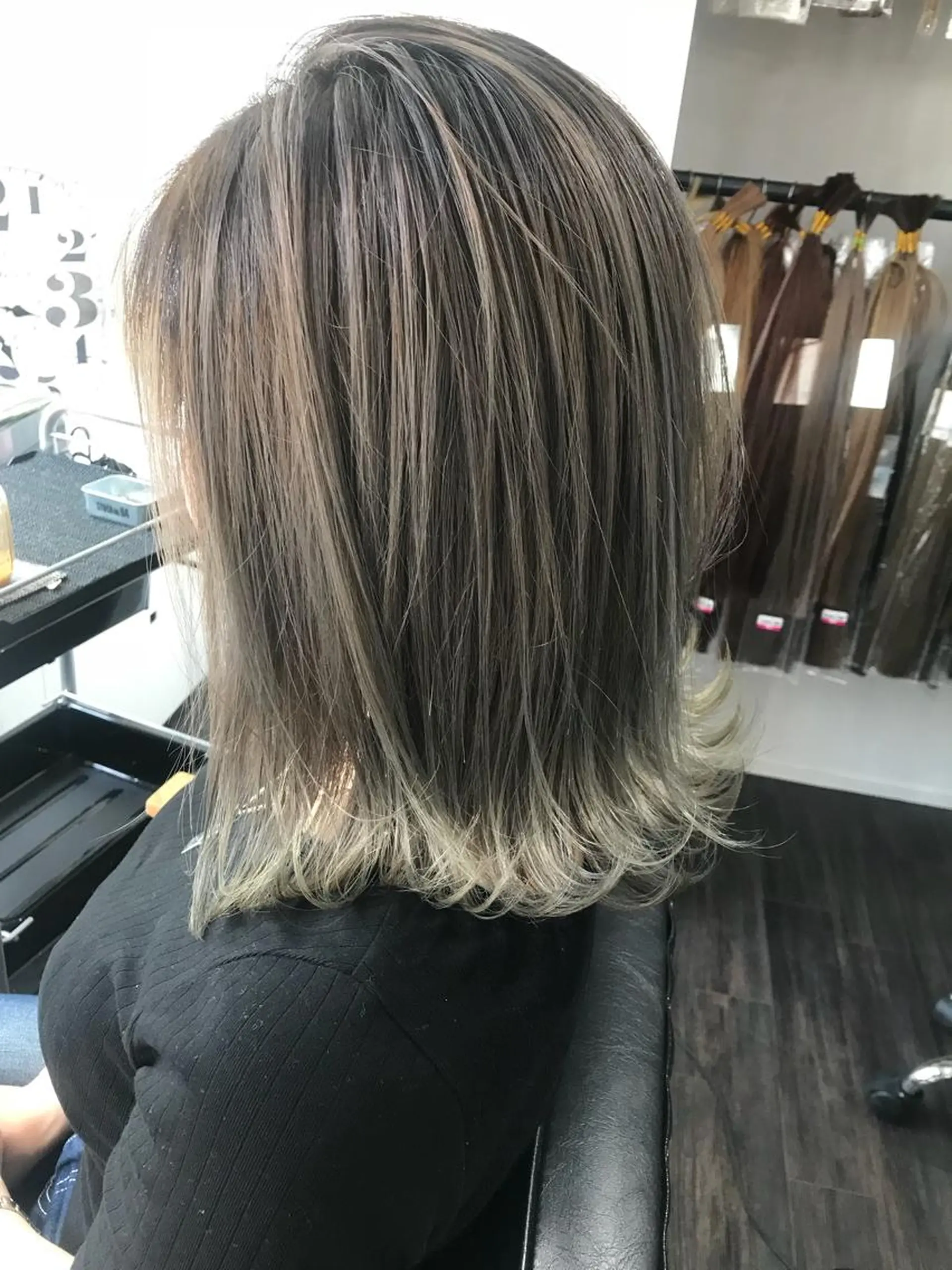 ミディアム レイヤーカット 家田 竜のヘアスタイル