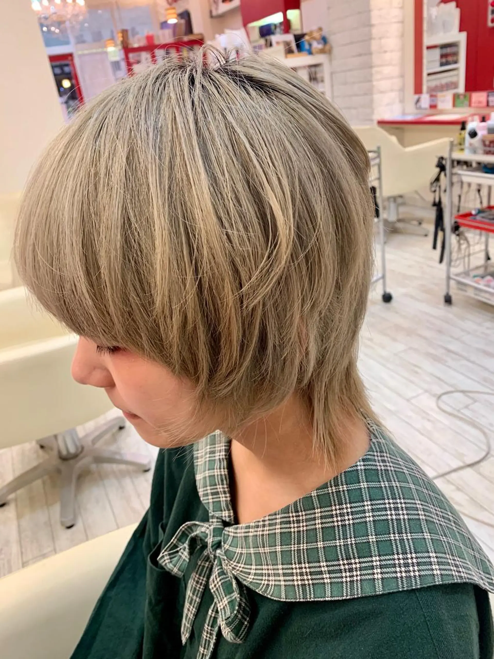 ショート カラー ヘアアレンジ ベージュカラー ミルクティーベージュ ウルフカット カット ヘアカラー 今村公介 ブリーチ特化、派手髪のヘアスタイル