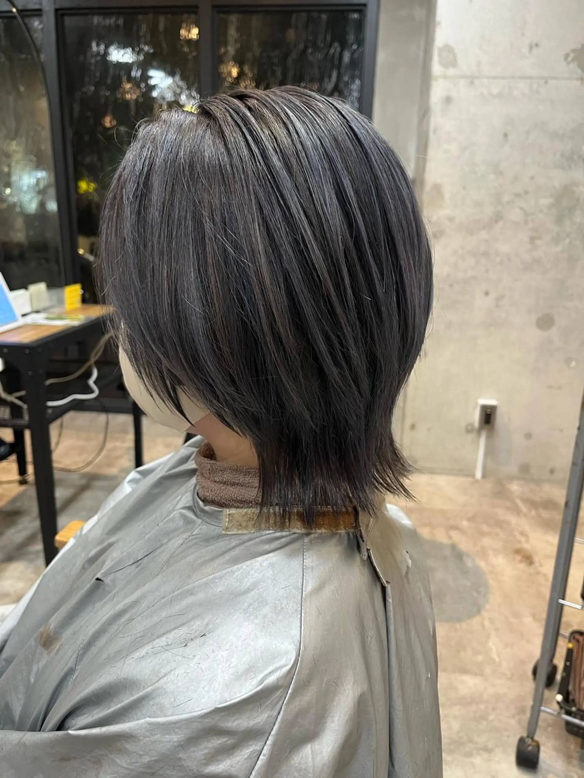 ミディアム アッシュ ウルフカット カット ヘアカラー トリートメント 山本 みきのヘアスタイル