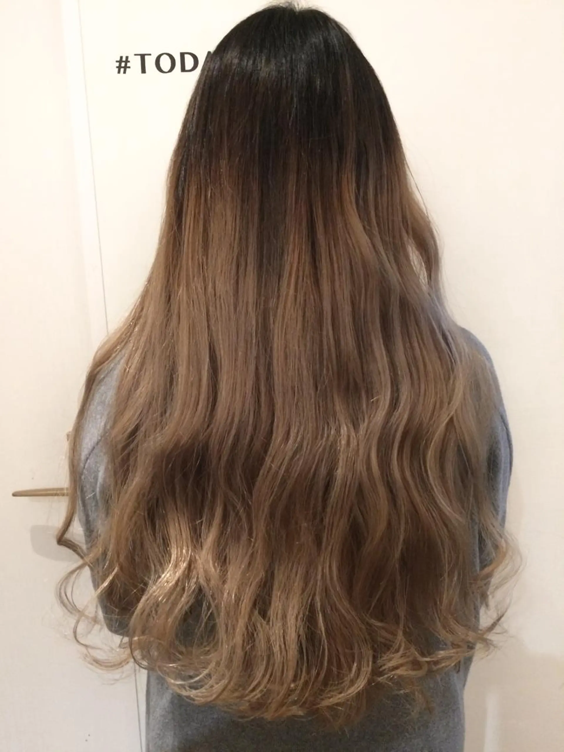 ロング トリートメント ホワイト&レイヤーカ ットエクステ長畠俊輔のヘアスタイル