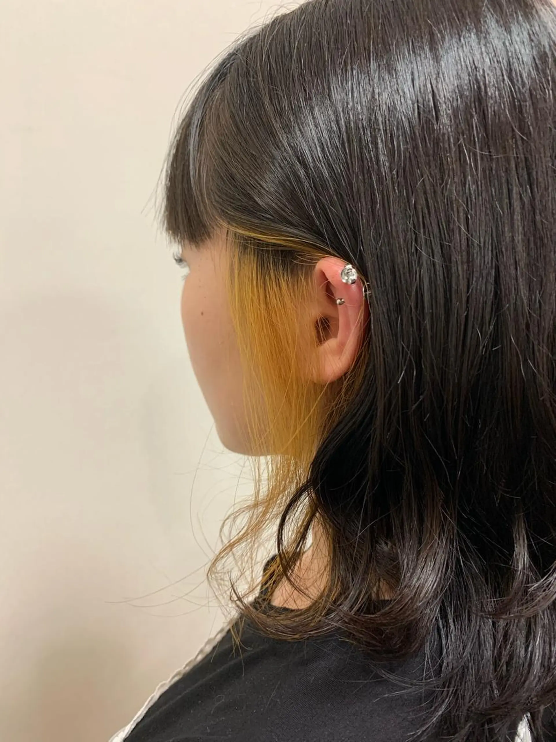 ミディアム イエローカラー おせ ちさとのヘアスタイル