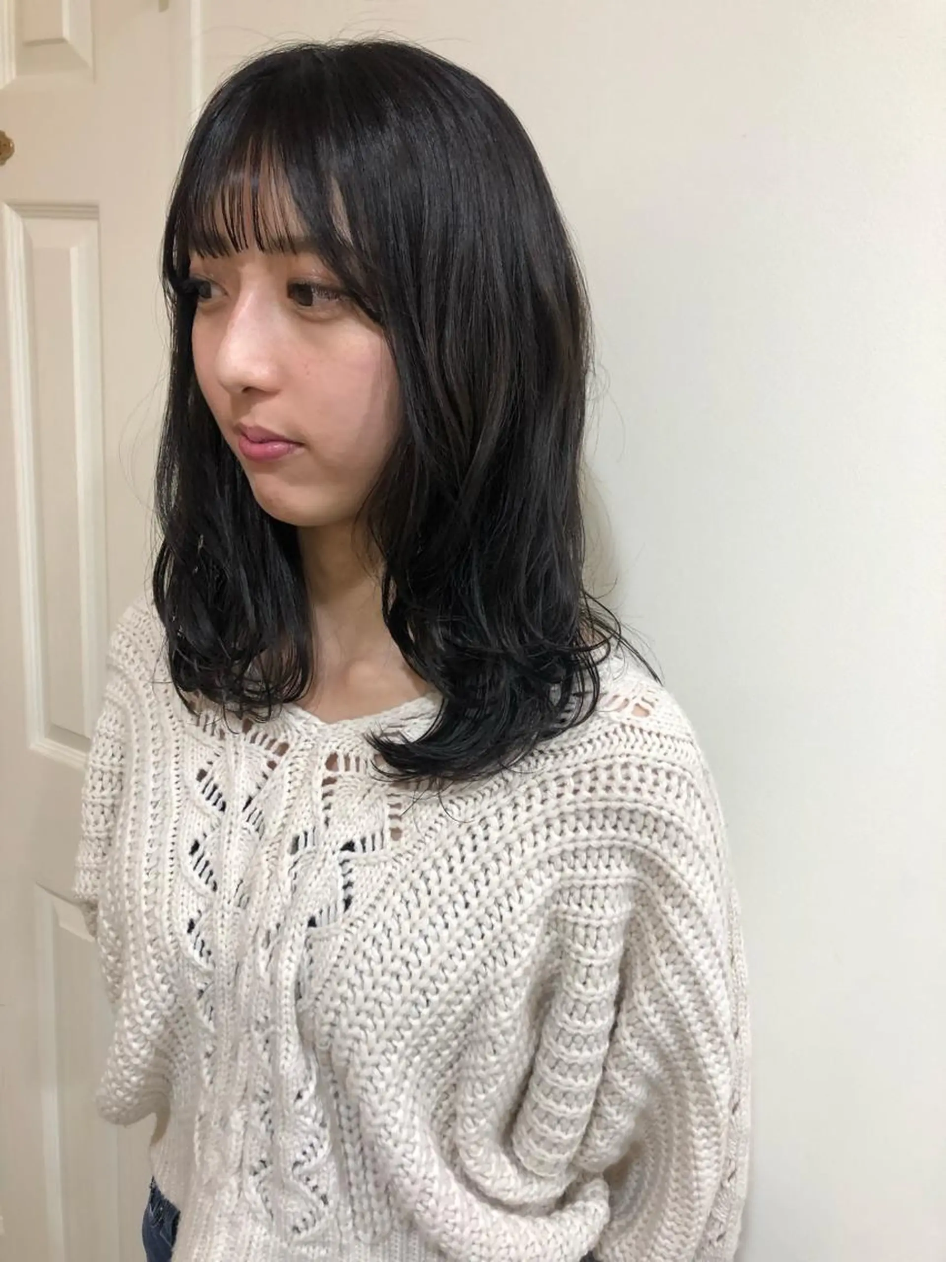 ミディアム カラー MIOベージュカラー 柔らかいカラーのヘアスタイル