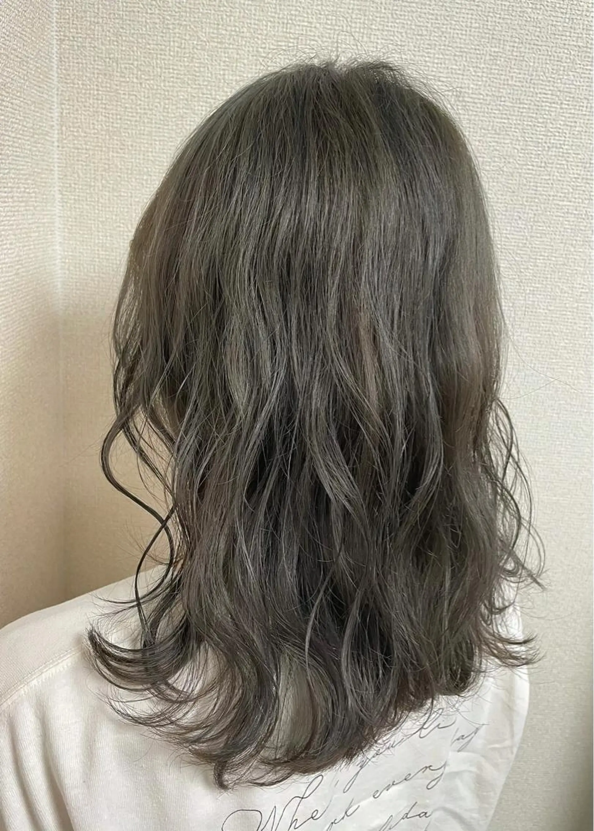 ミディアム アッシュ 髪質改善お任せ ください♪ひとみのヘアスタイル