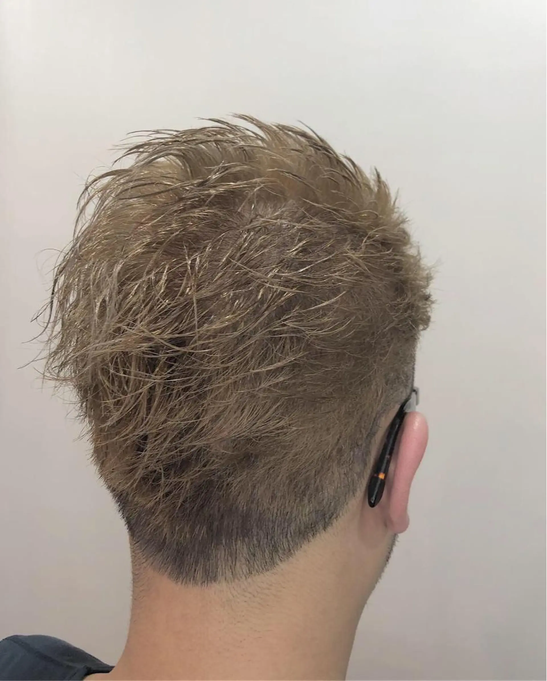 カラー メンズ ベージュカラー ミルクティーベージュ カット ヘアカラー SHAFT Ieiriのヘアスタイル