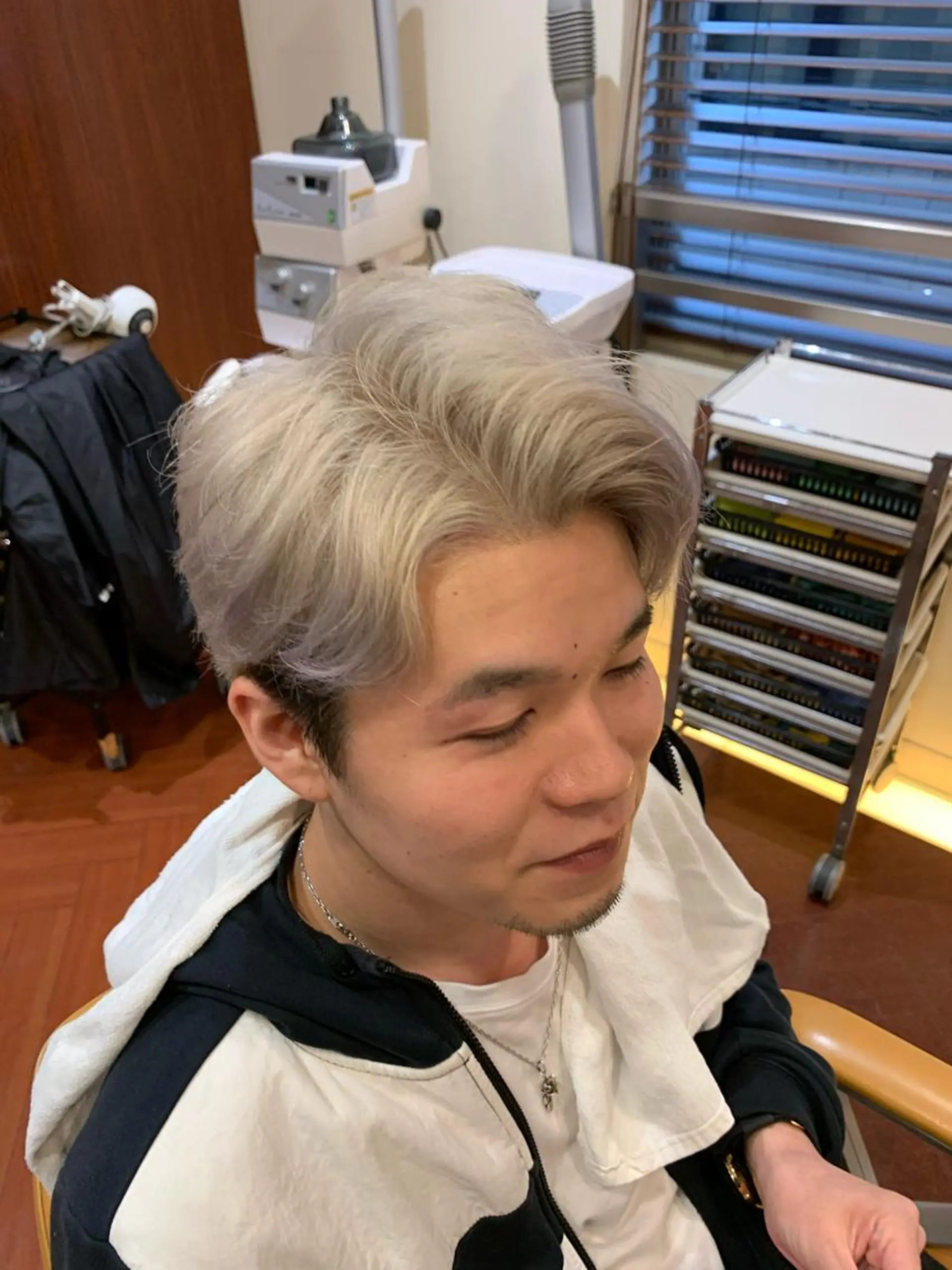 カラー ブリーチ ヘアカラー ✨ホワイトカラー✨ ホワイトブリーチ✨のヘアスタイル