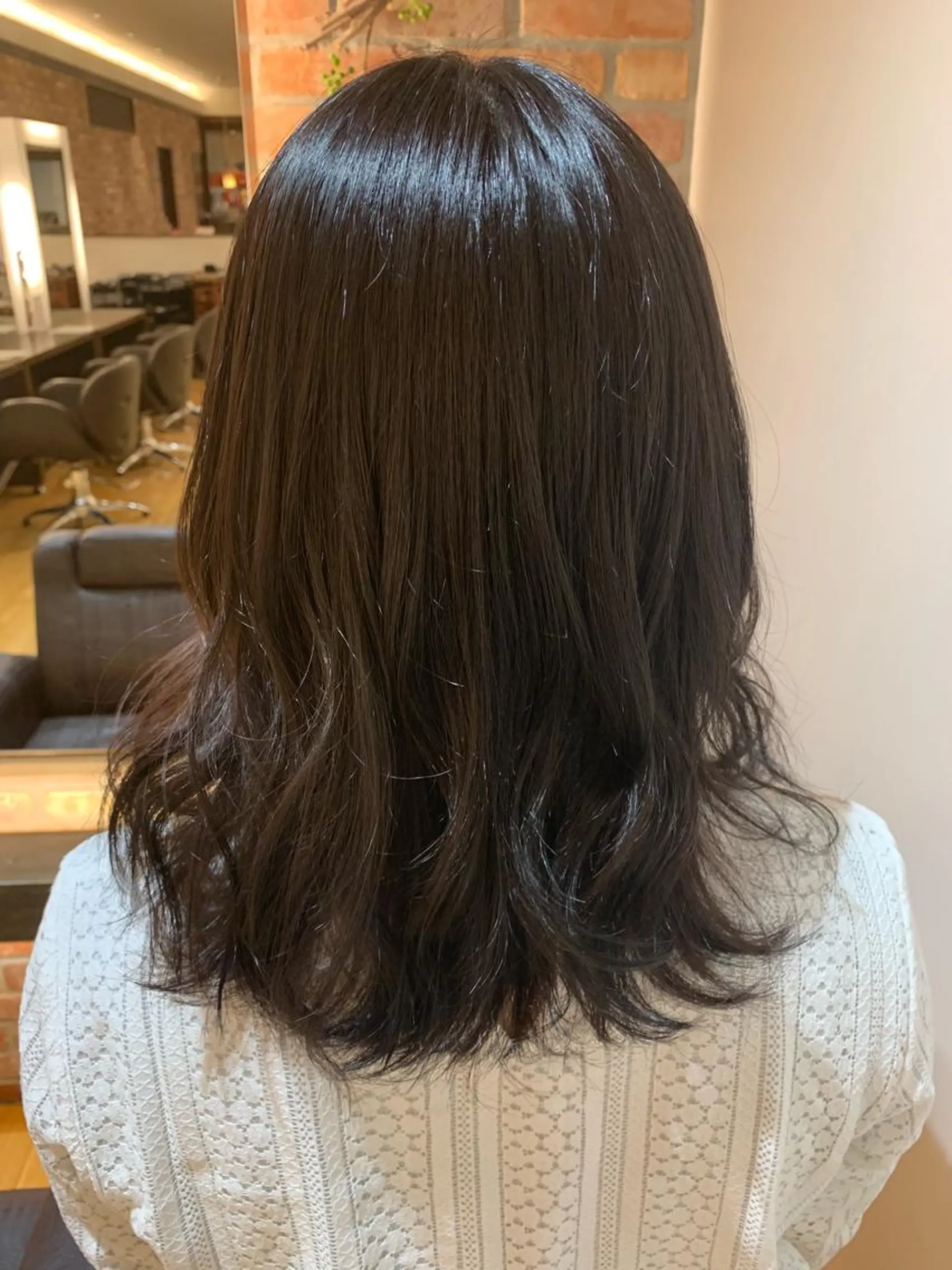 ミディアム カラー 齊藤 衣梨佳のヘアスタイル