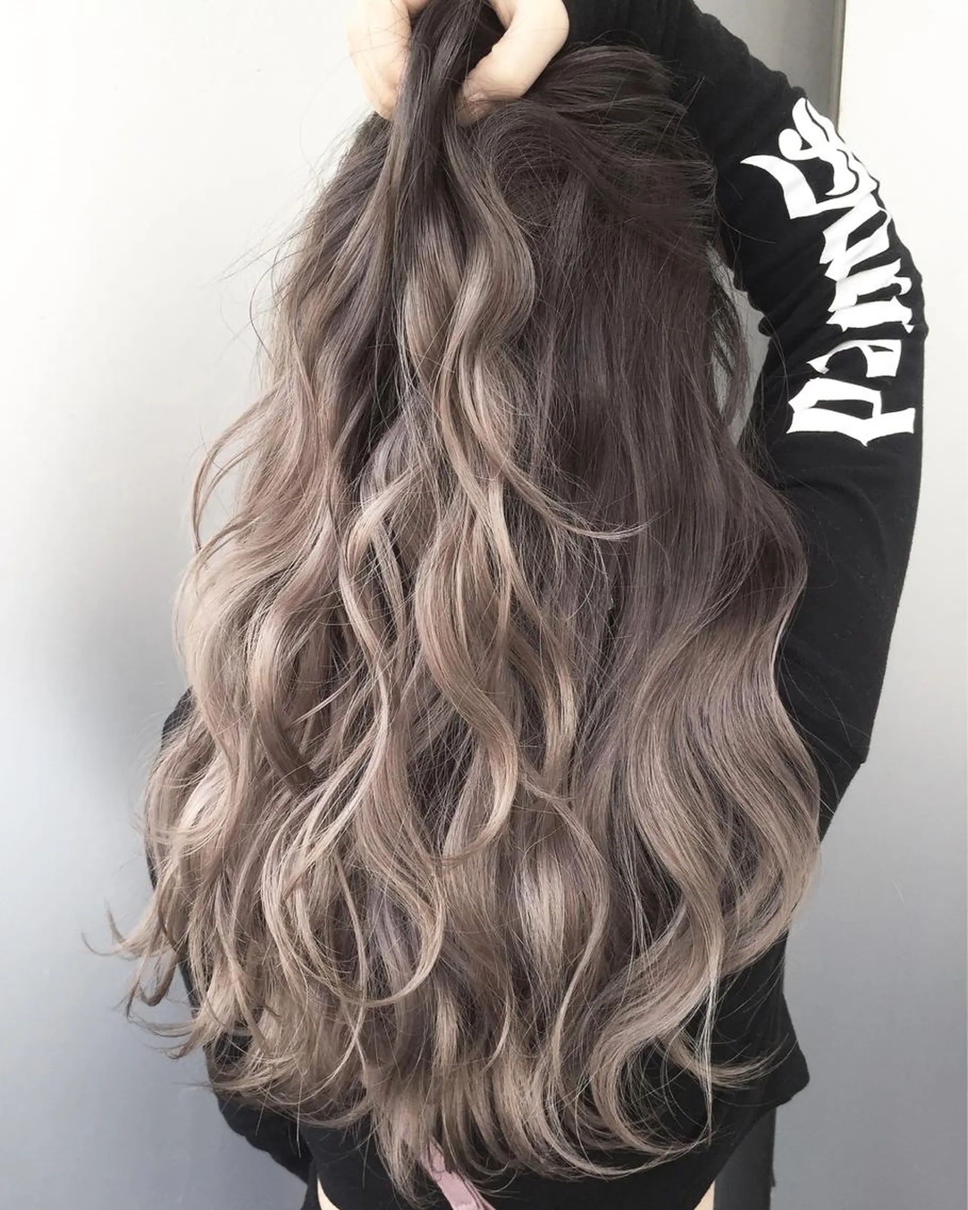 ロング カラー ヘアアレンジ ベージュカラー グラデーションカラー ハイライトカラー くせ毛 外国人風カラー 阿部 圭悟のヘアスタイル