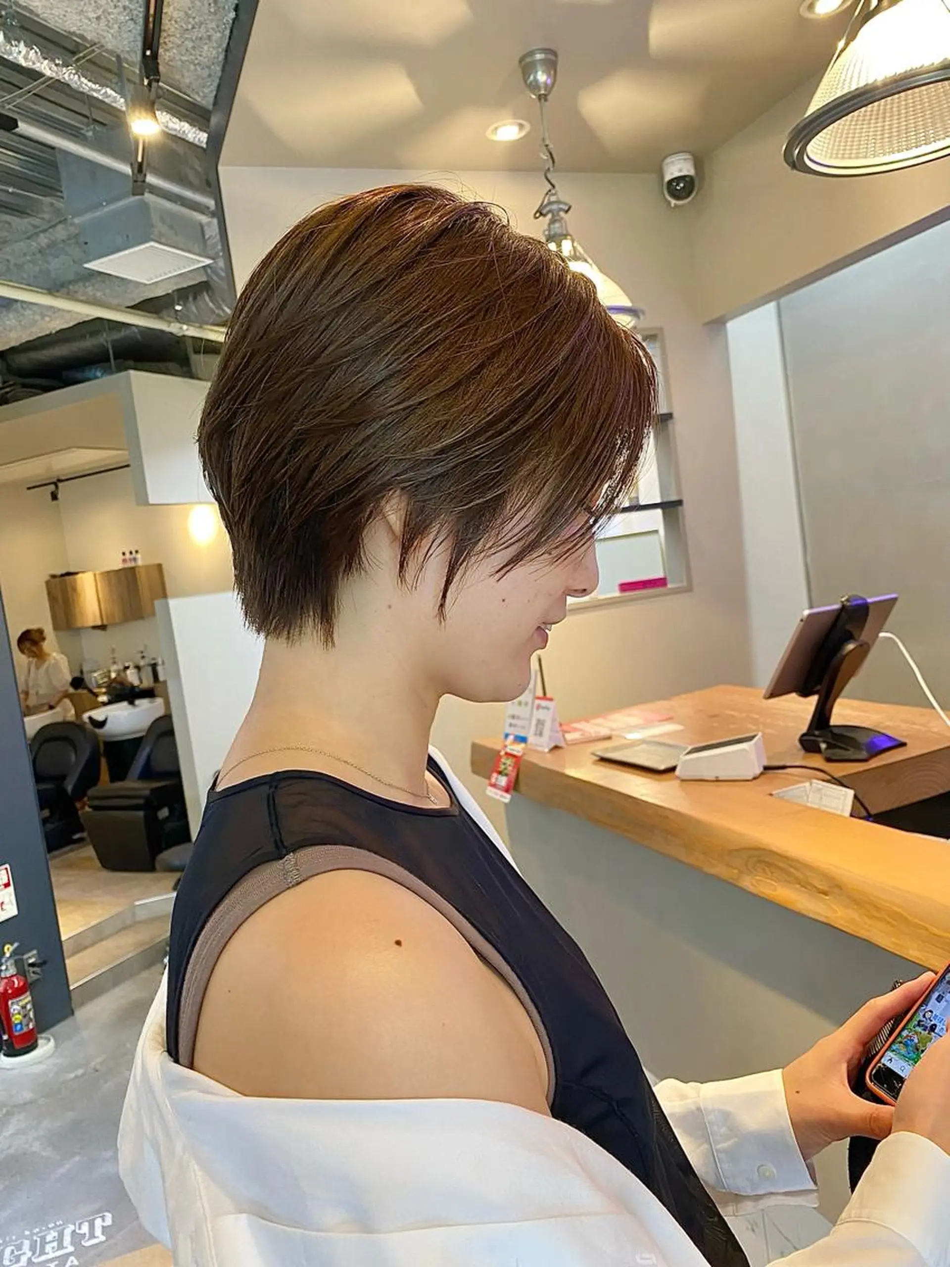 ショート 白髪ぼかしハイライト ／レイヤー中島啓太のヘアスタイル