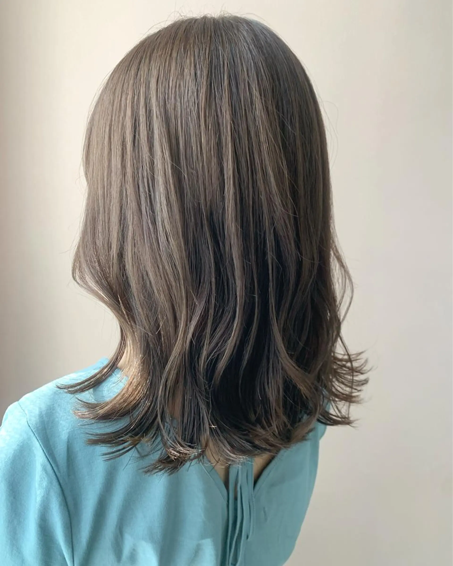 セミロング カラー ブリーチ グレージュ ブリーチなしカラー hub hair レイヤー/透明感のヘアスタイル