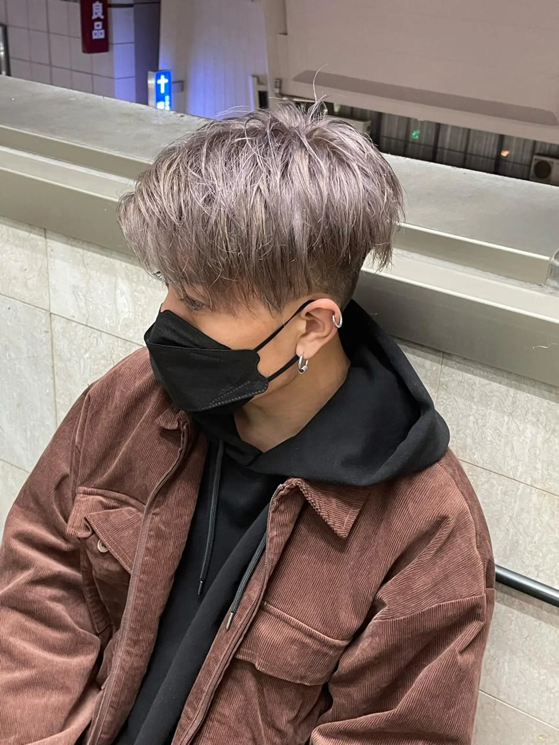 カラー メンズ シルバー 渋谷/フェード/ 國分 翔のヘアスタイル