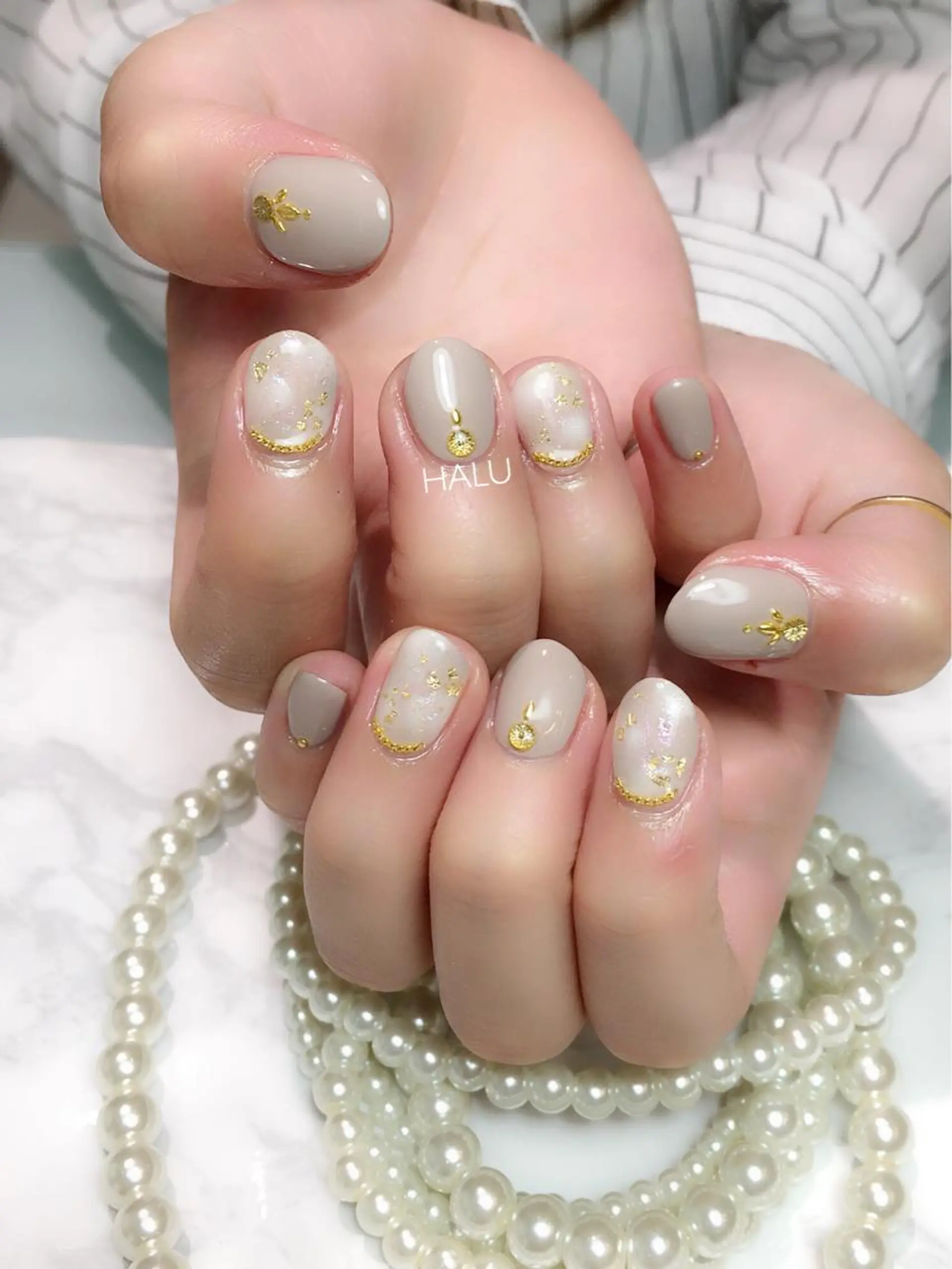 ネイル ゴールド ニュアンスネイル HALU ハルのネイルデザイン