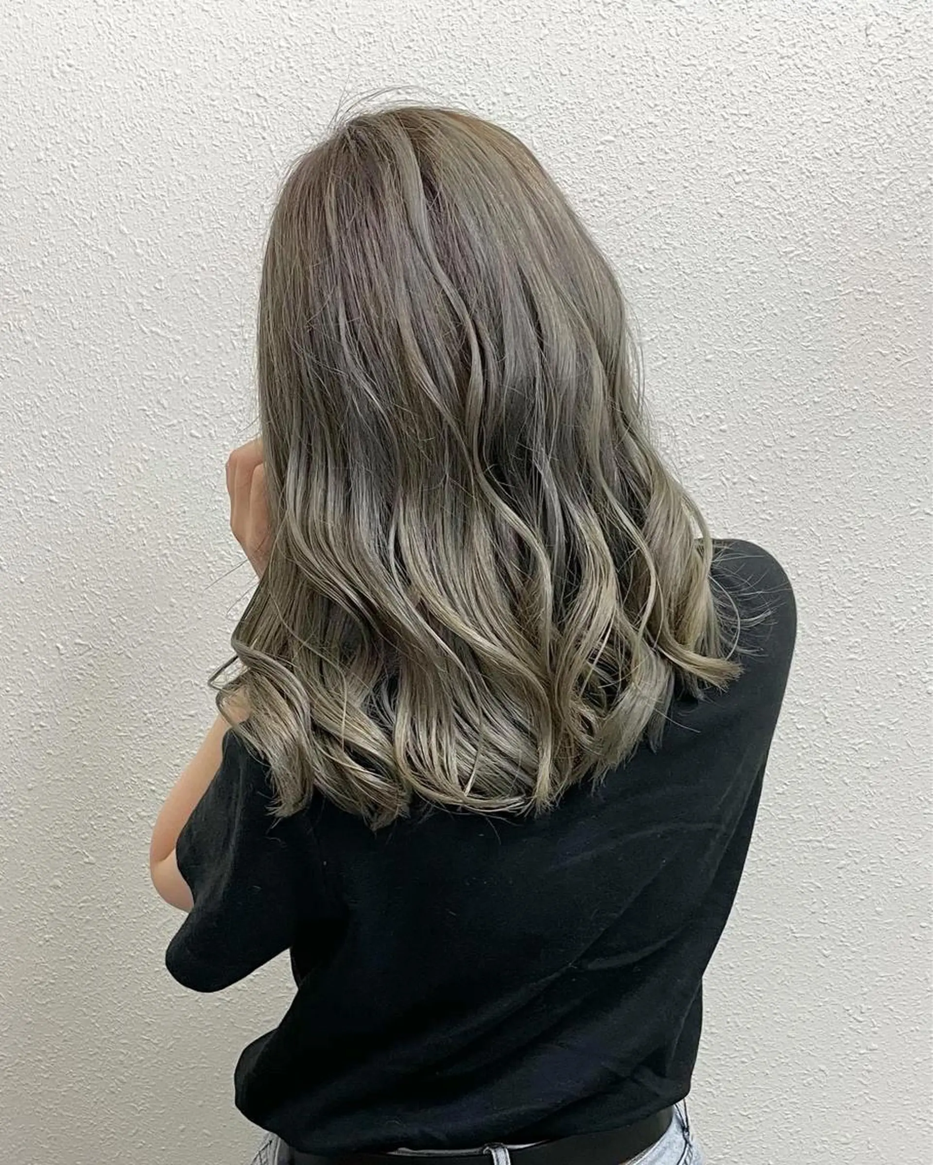 セミロング カラー アッシュ アッシュグレー アッシュグレージュ バレイヤージュ ベージュカラー ヘアカラー 髪質改善 M3D aurum 下北沢【アウルム】所属・グレージュ💎 神戸孝哉のヘアスタイル