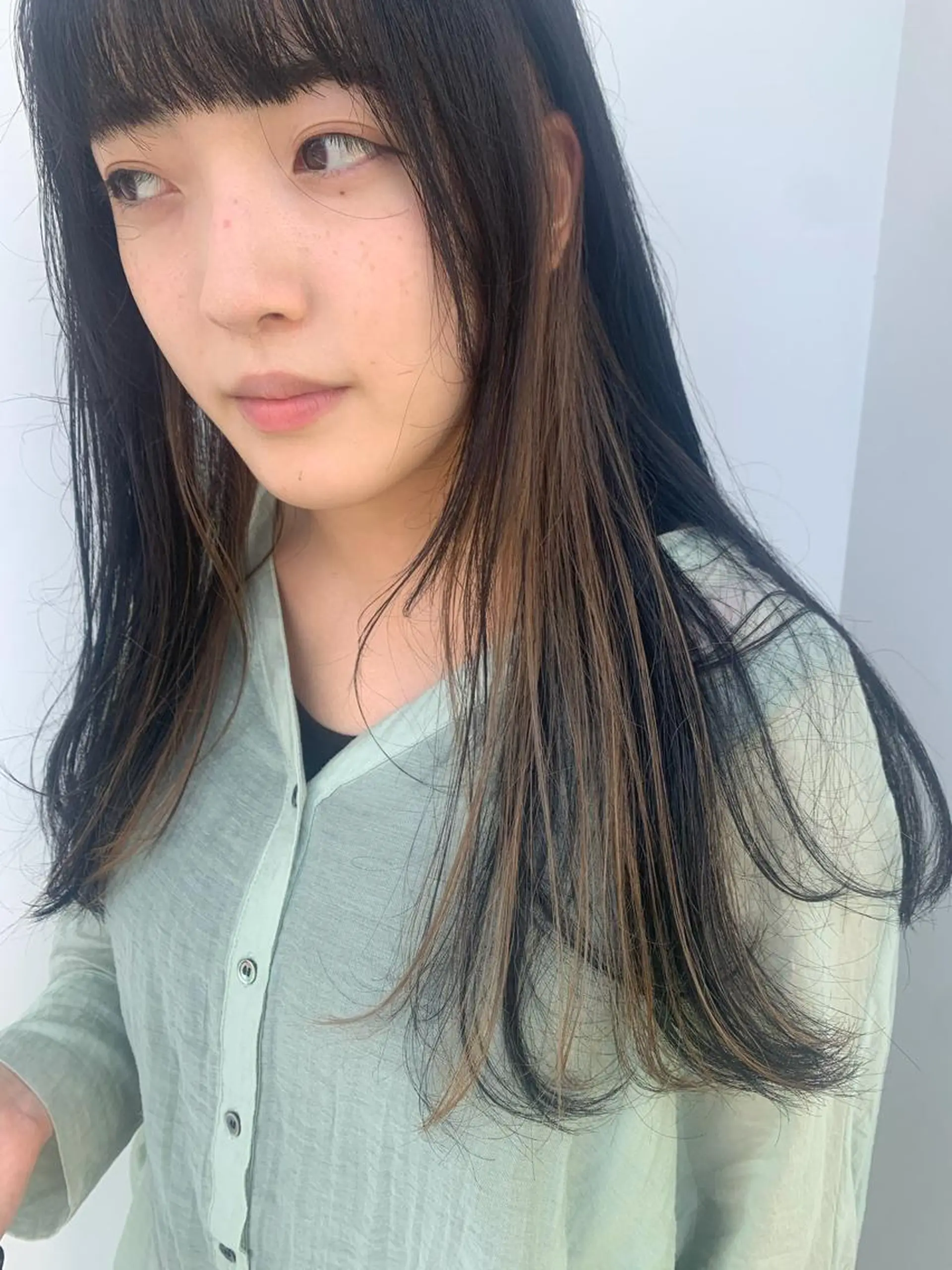 ロング カラー ベージュカラー ブリーチ イヤリングカラー ヘアカラー 中目黒🌼 🌼ハナのヘアスタイル