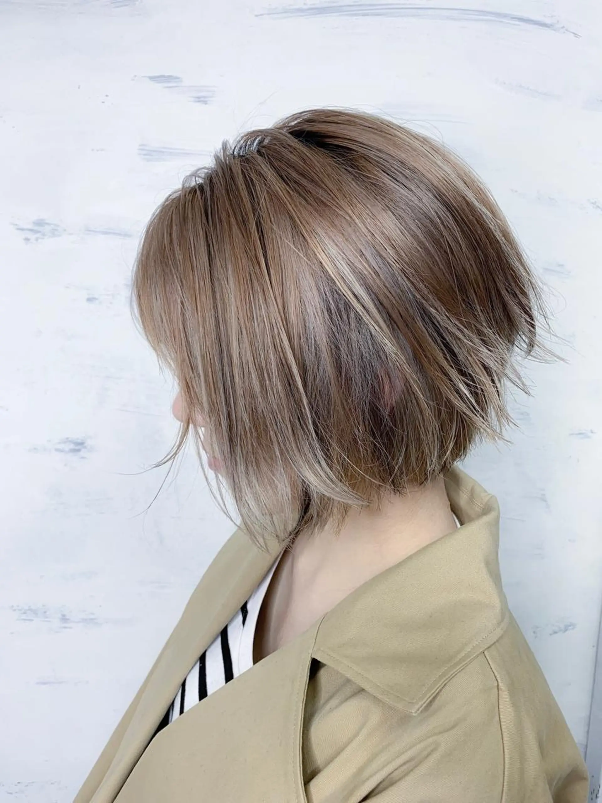 ショート カラー ベージュカラー ブロンド ブロンドベージュ ハイライトカラー イルミナカラー ヘアカラー BOX mico.のヘアスタイル