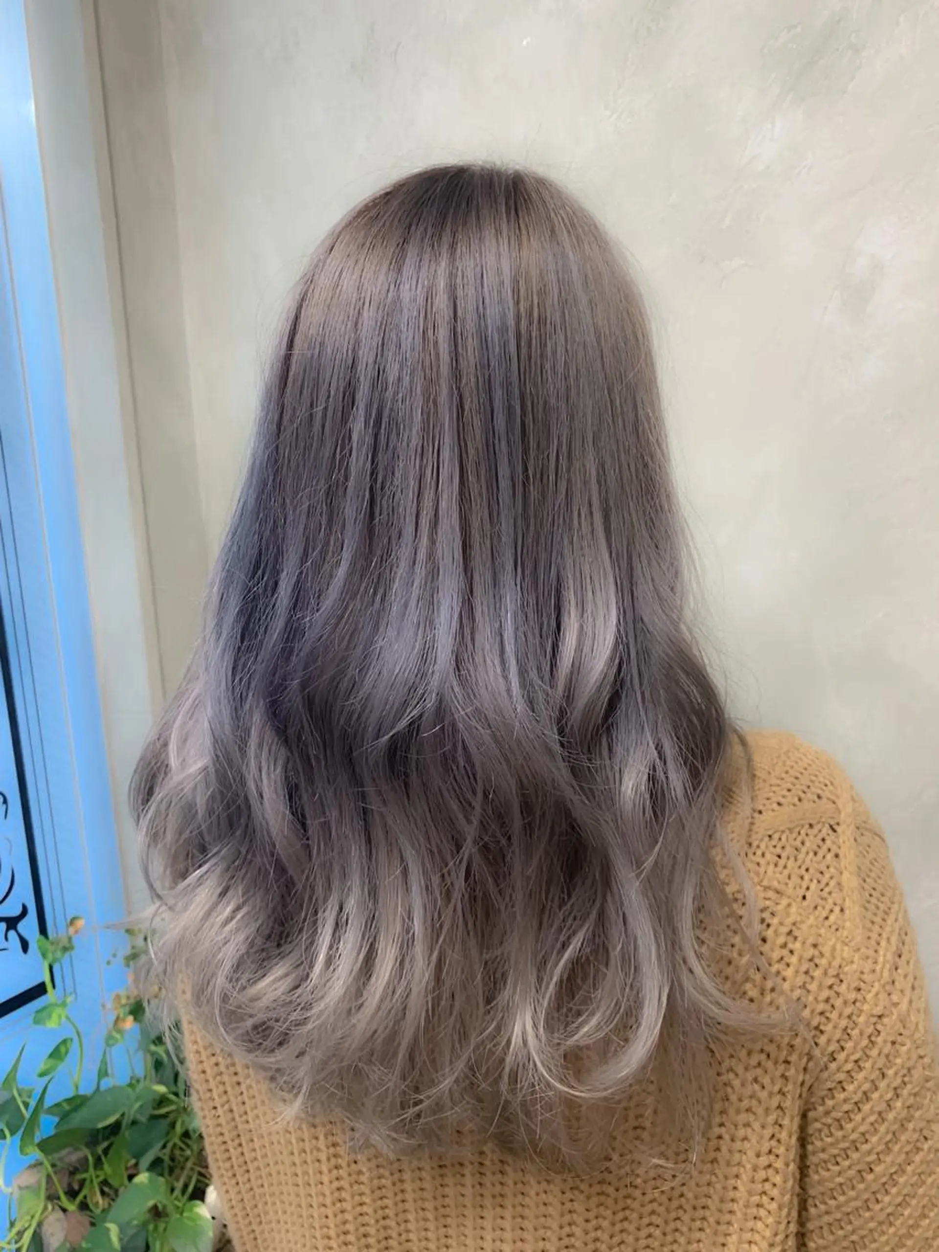 セミロング カラー ブリーチ 🌈髪質改善💕 縮毛矯正✨青木まで✨のヘアスタイル