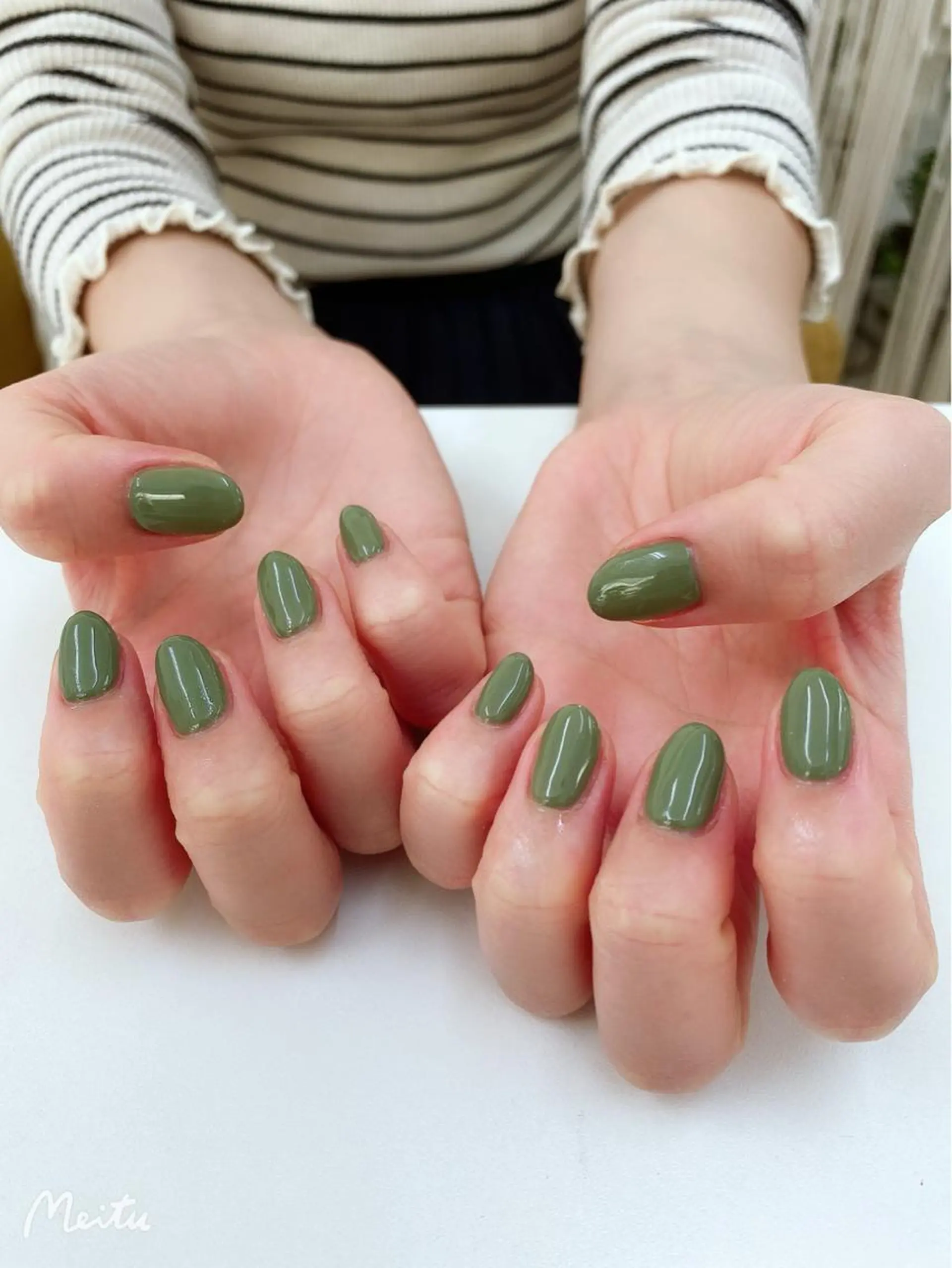 ネイル グリーン ワンカラーネイル Romine アイラッシュ&ネイルのマツエク・マツパデザイン