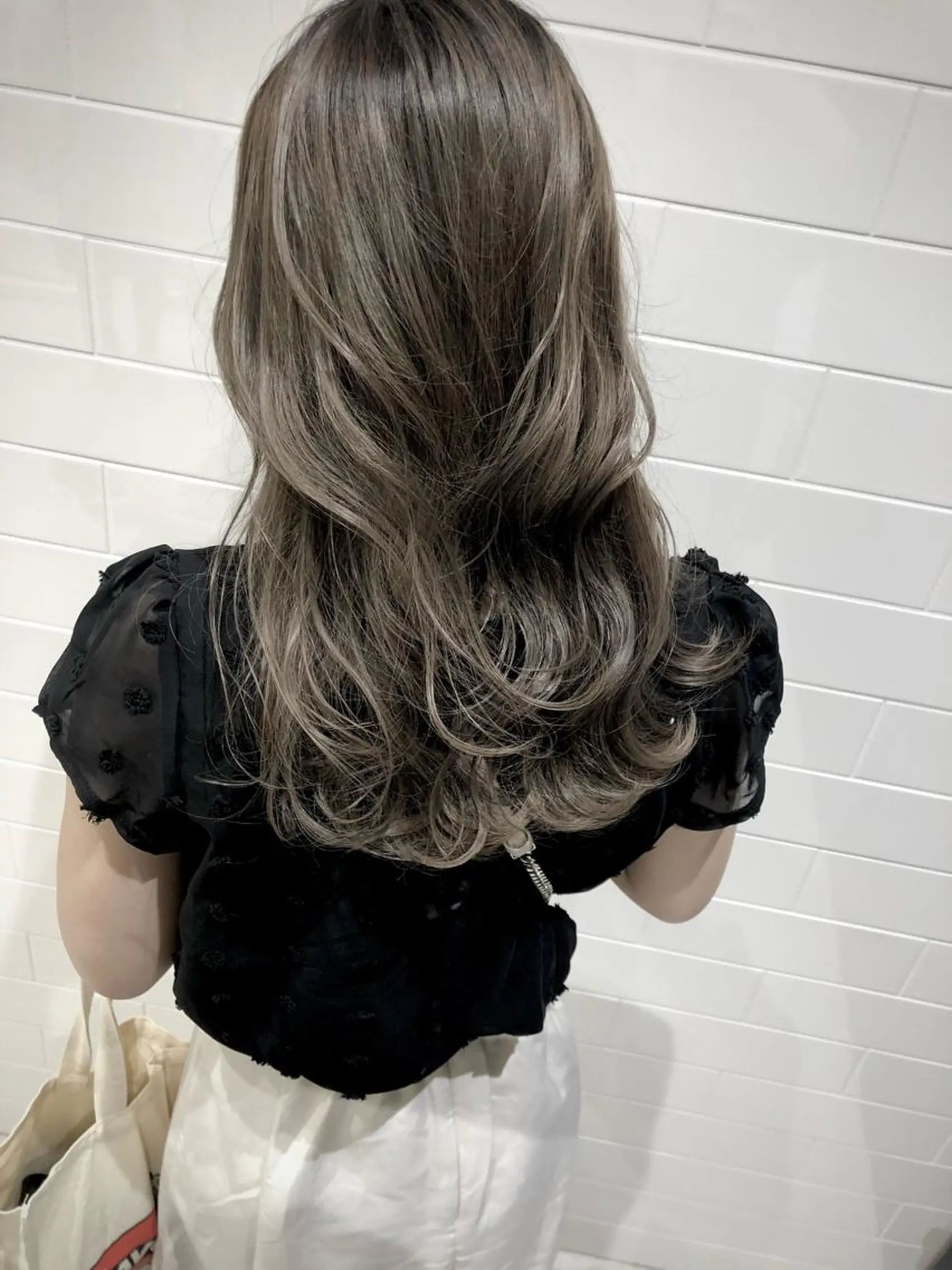 セミロング カラー 透明感カラー グレージュ 浅井 大雅のヘアスタイル