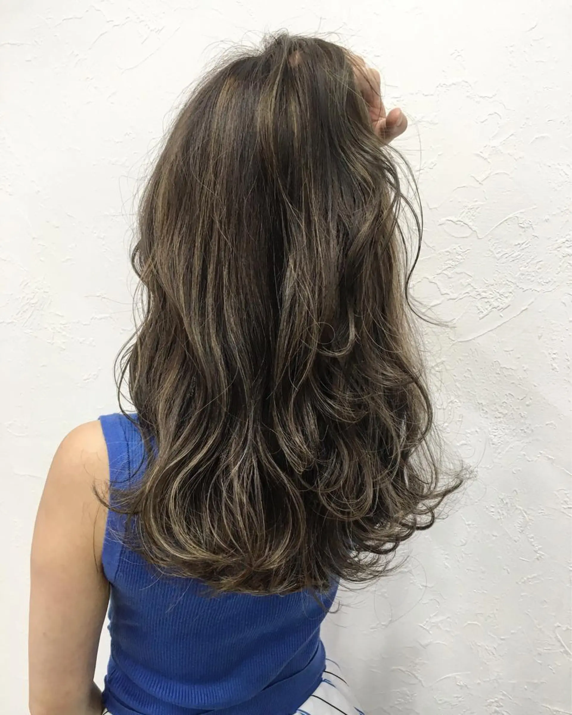 ロング カラー 透明感カラー グレージュ ハイライトカラー イルミナカラー ハイライト ヘアカラー 2nd所属・🤍2nd🤍田所 美希のヘアスタイル