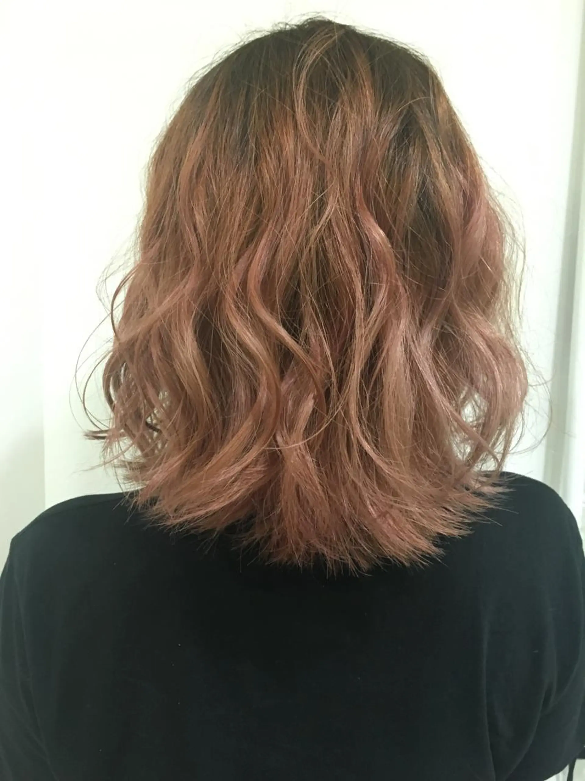 ショート カラー パーマ ヘアアレンジ ベージュカラー ピンクカラー ピンクベージュ きむえり/髪質改善 /うねり広がり改善のヘアスタイル