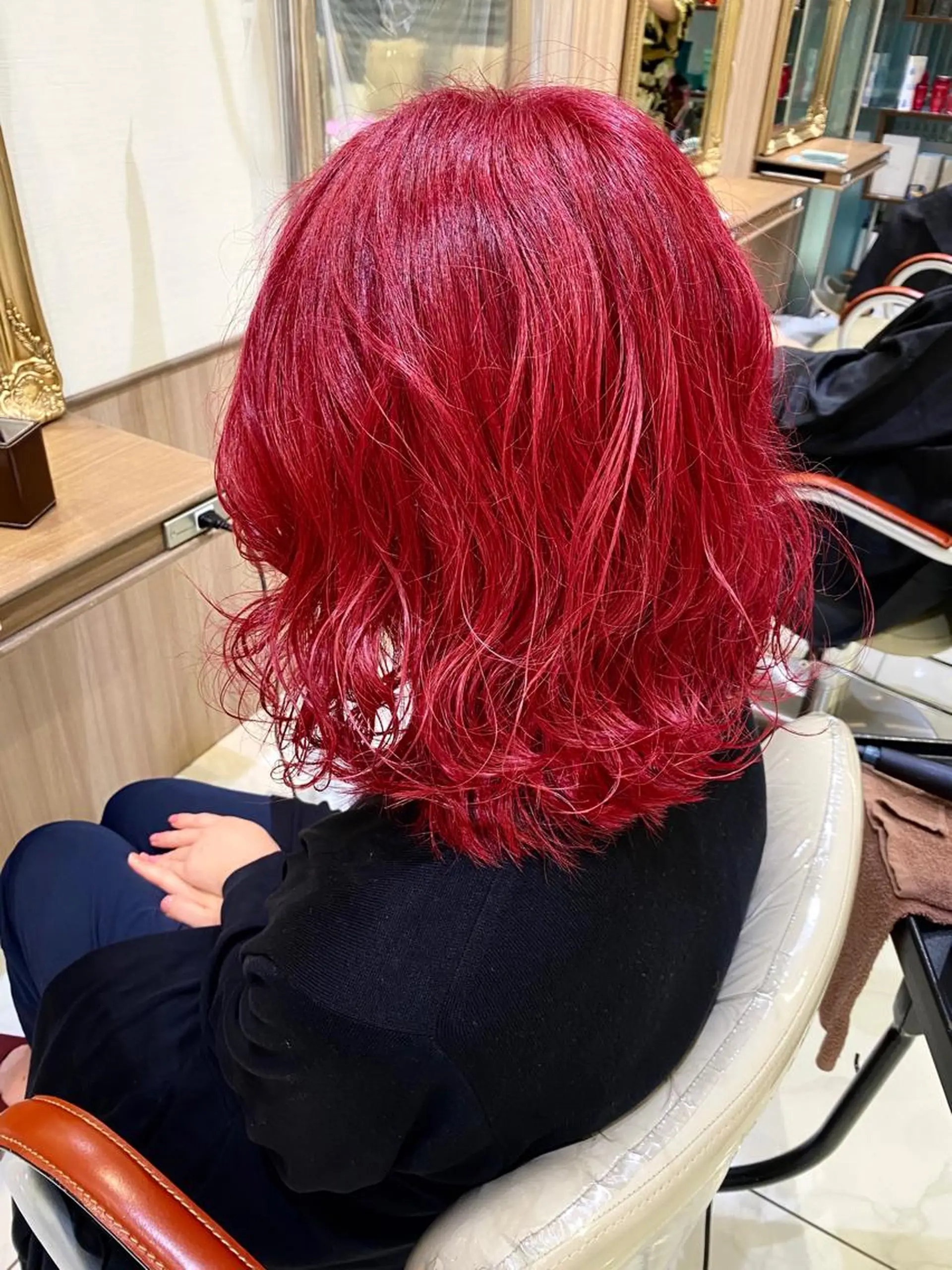 ミディアム カラー 古川 琴美のヘアスタイル