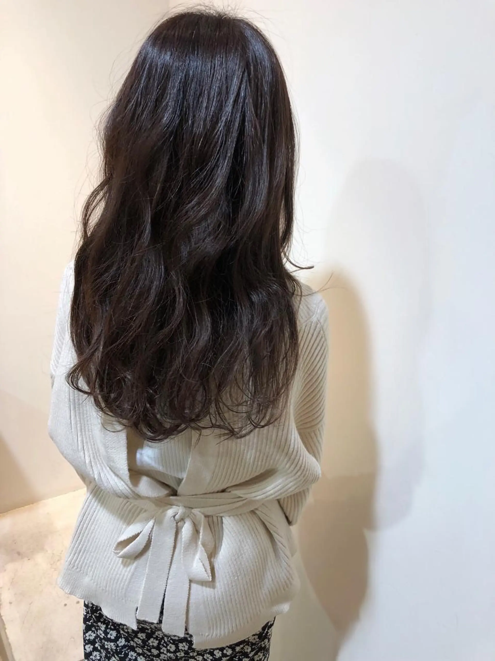 ロング カラー MIOベージュカラー 柔らかいカラーのヘアスタイル
