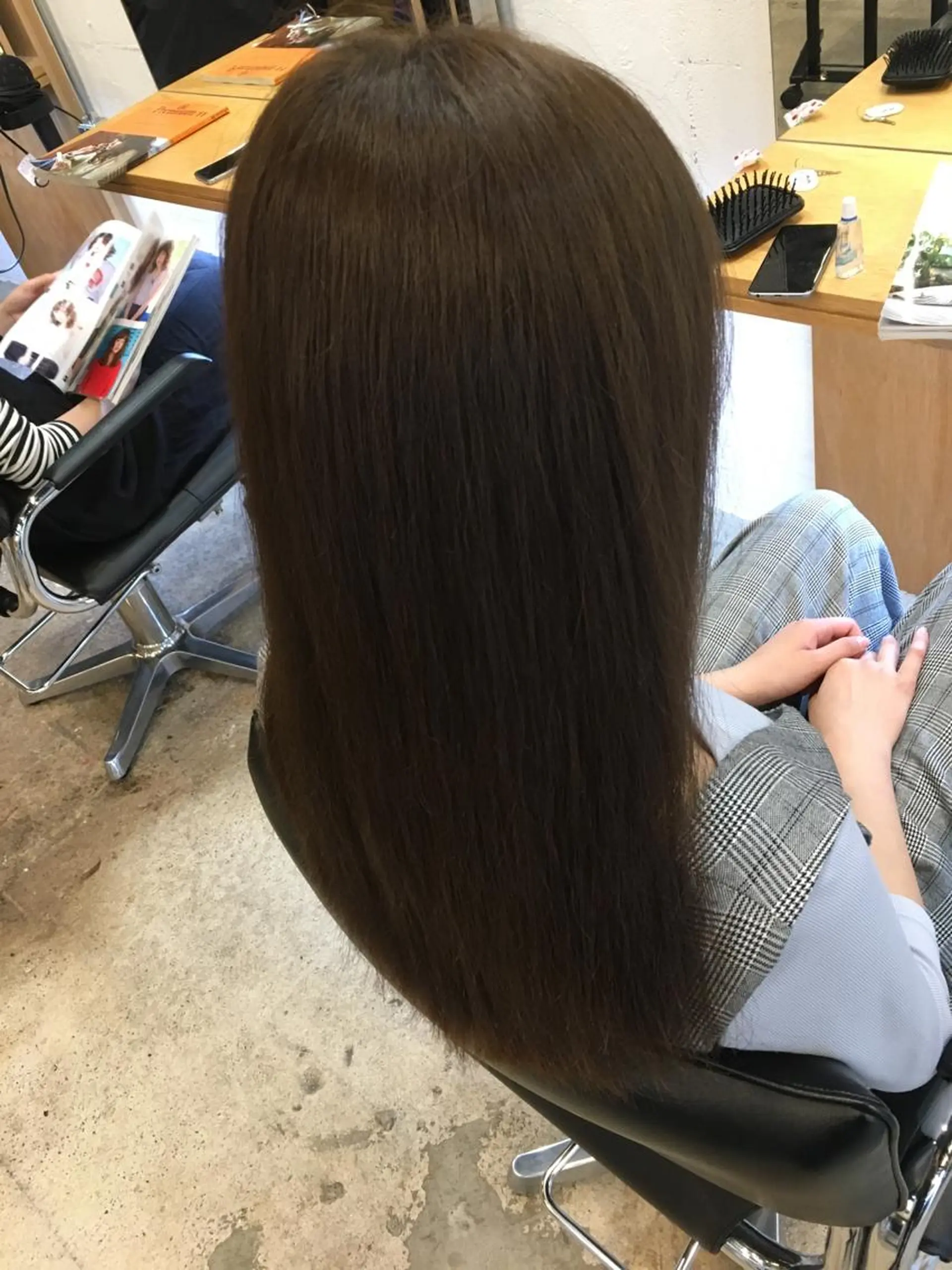 セミロング カラー グレージュ メンズ眉毛ITSUK Iメンズ専門　新宿の眉毛・アイブロウイメージ