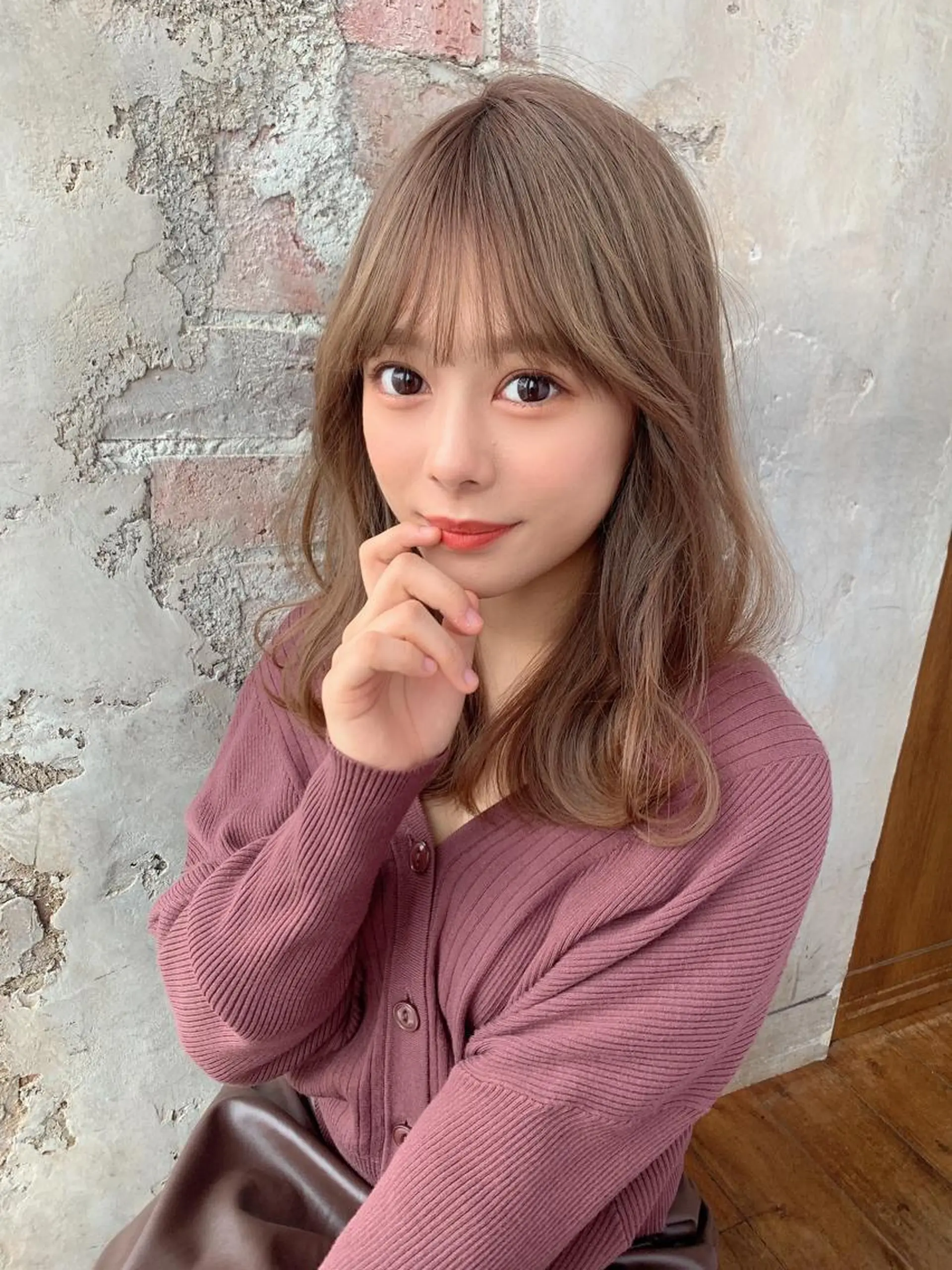 ミディアム カラー ブリーチ ケアブリーチ ダブルカラー イヤリングカラー ハイライトカラー カット ヘアカラー トリートメント 新宿✨顔周りカット 韓国ヘア/坂本亜裟海のヘアスタイル