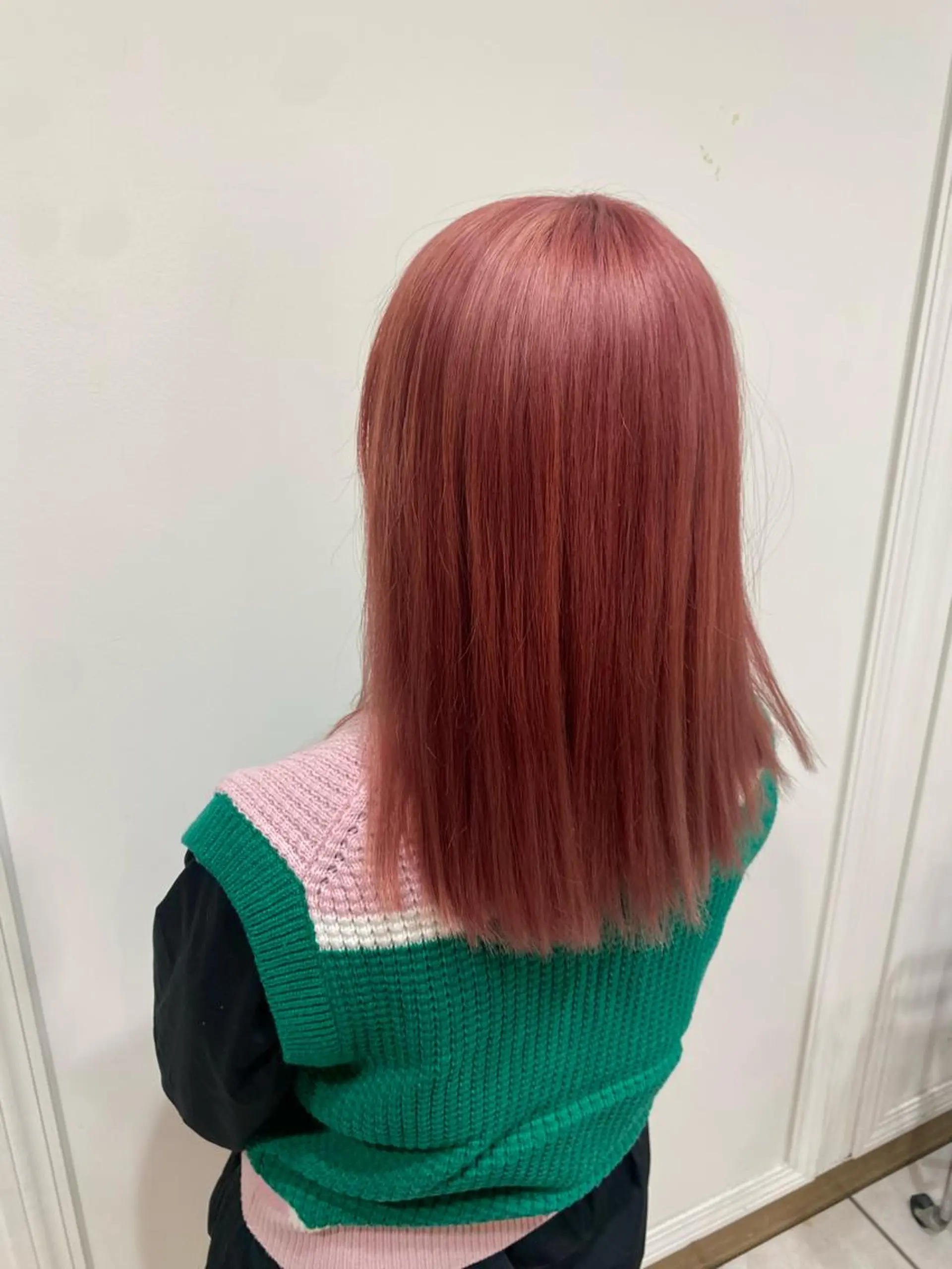 セミロング 🦋ブリーチなしダブ ルカラー🌈MEGUのヘアスタイル